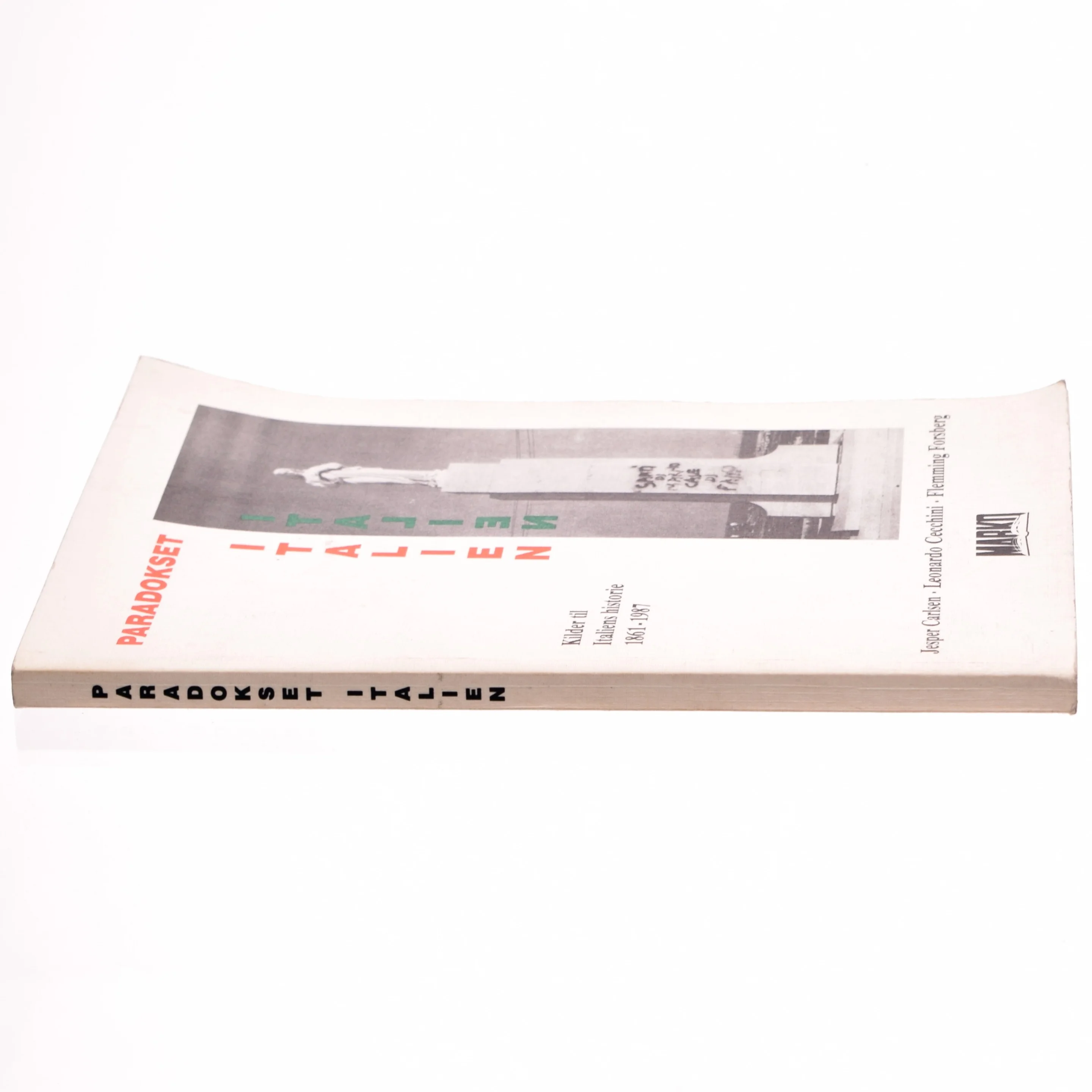 Paradokset Italien af Jesper Carlsen, Leonardo Cecchini og Flemming Forsberg (bog)