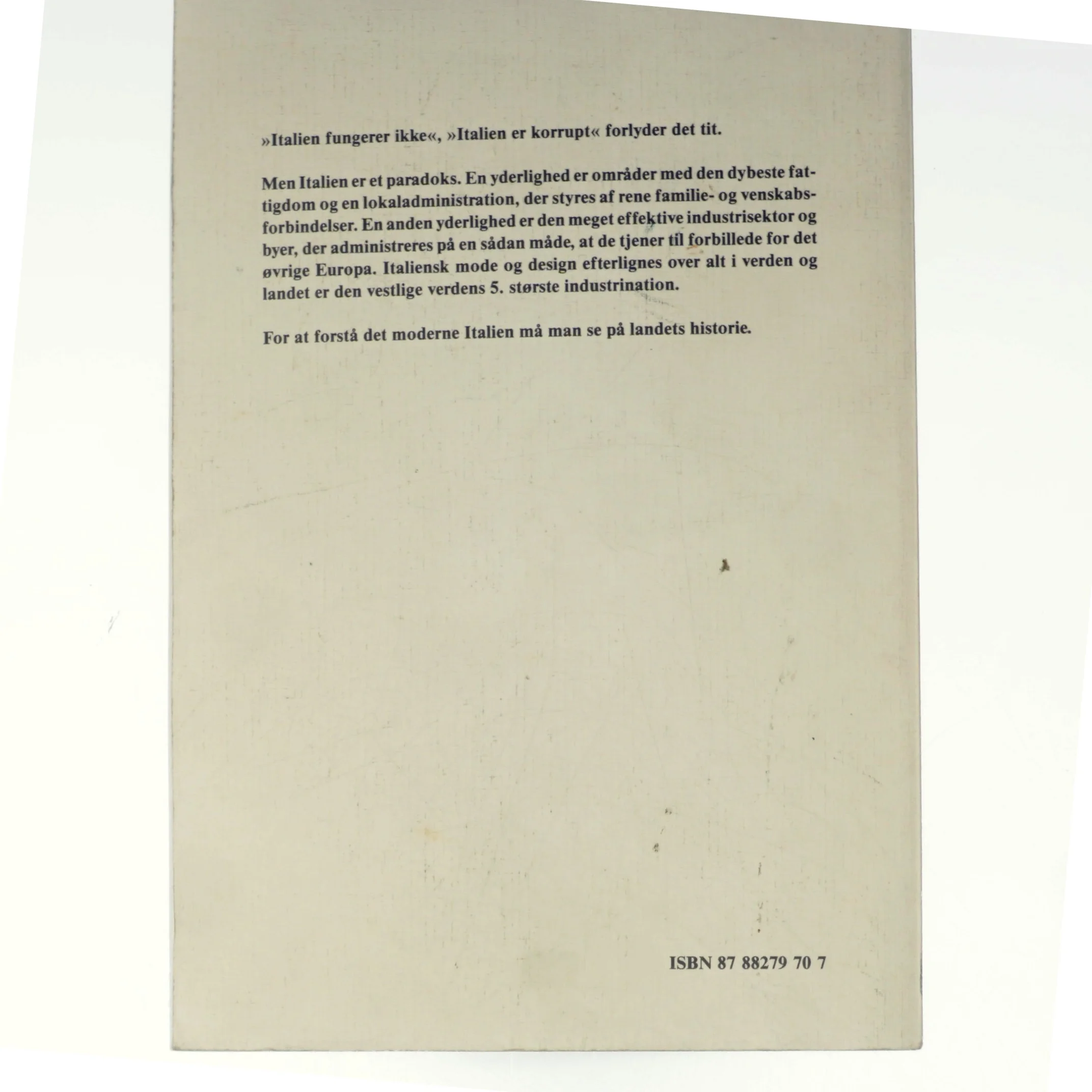 Paradokset Italien af Jesper Carlsen, Leonardo Cecchini og Flemming Forsberg (bog)