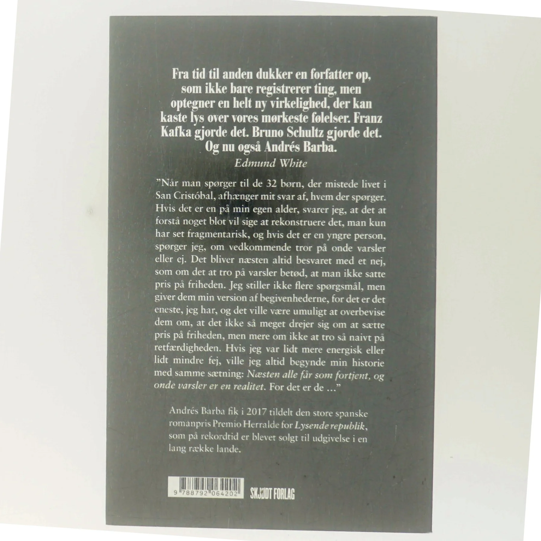 Lysende republik af Andrés Barba (f. 1975) (Bog)