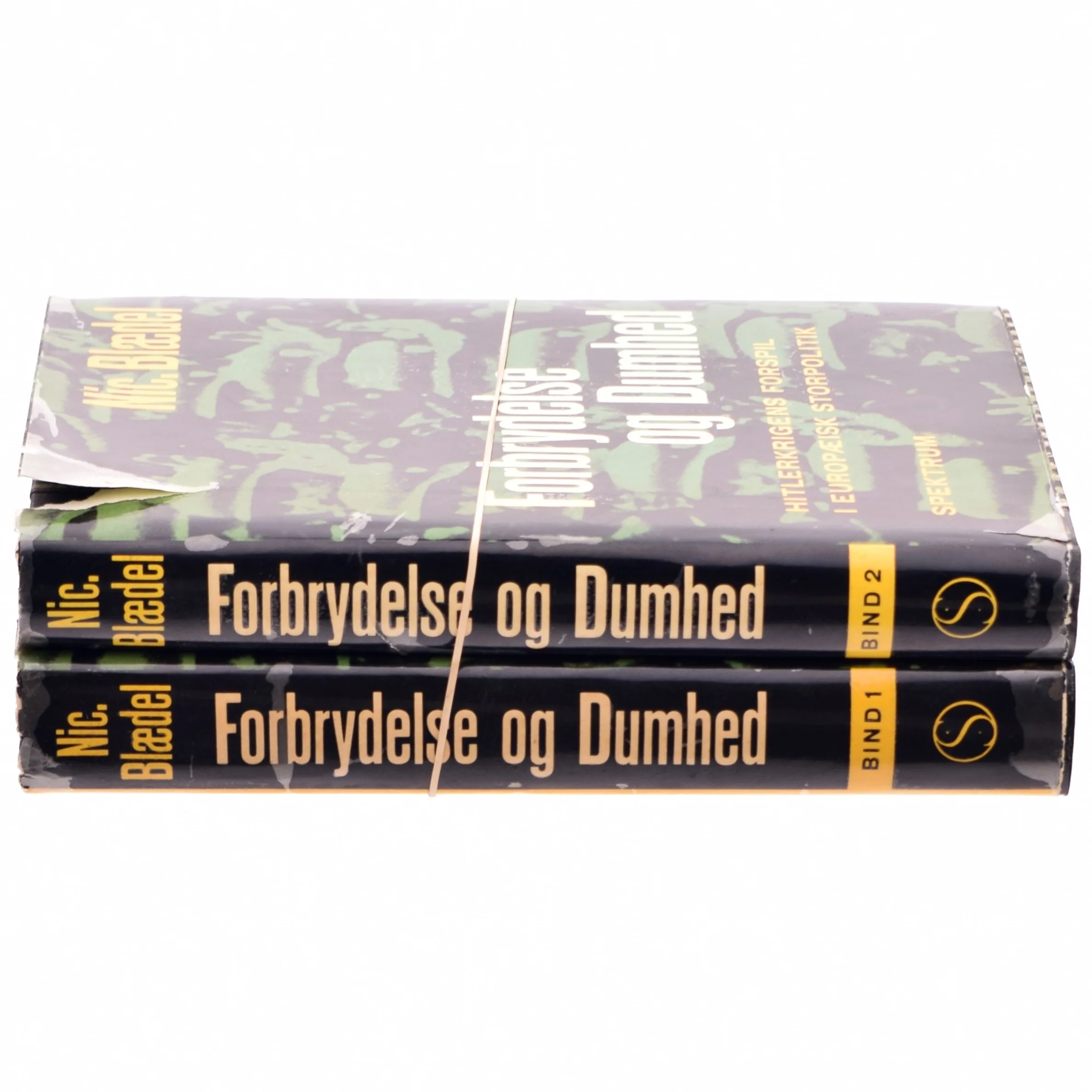 Forbrydelse og dumhed af Nic. Blædel (bog)