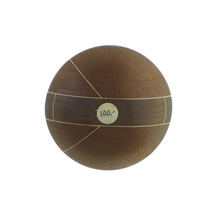 Skål i mørkt træ.