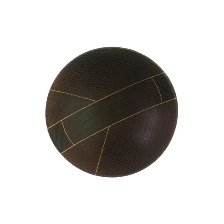 Skål i mørkt træ.