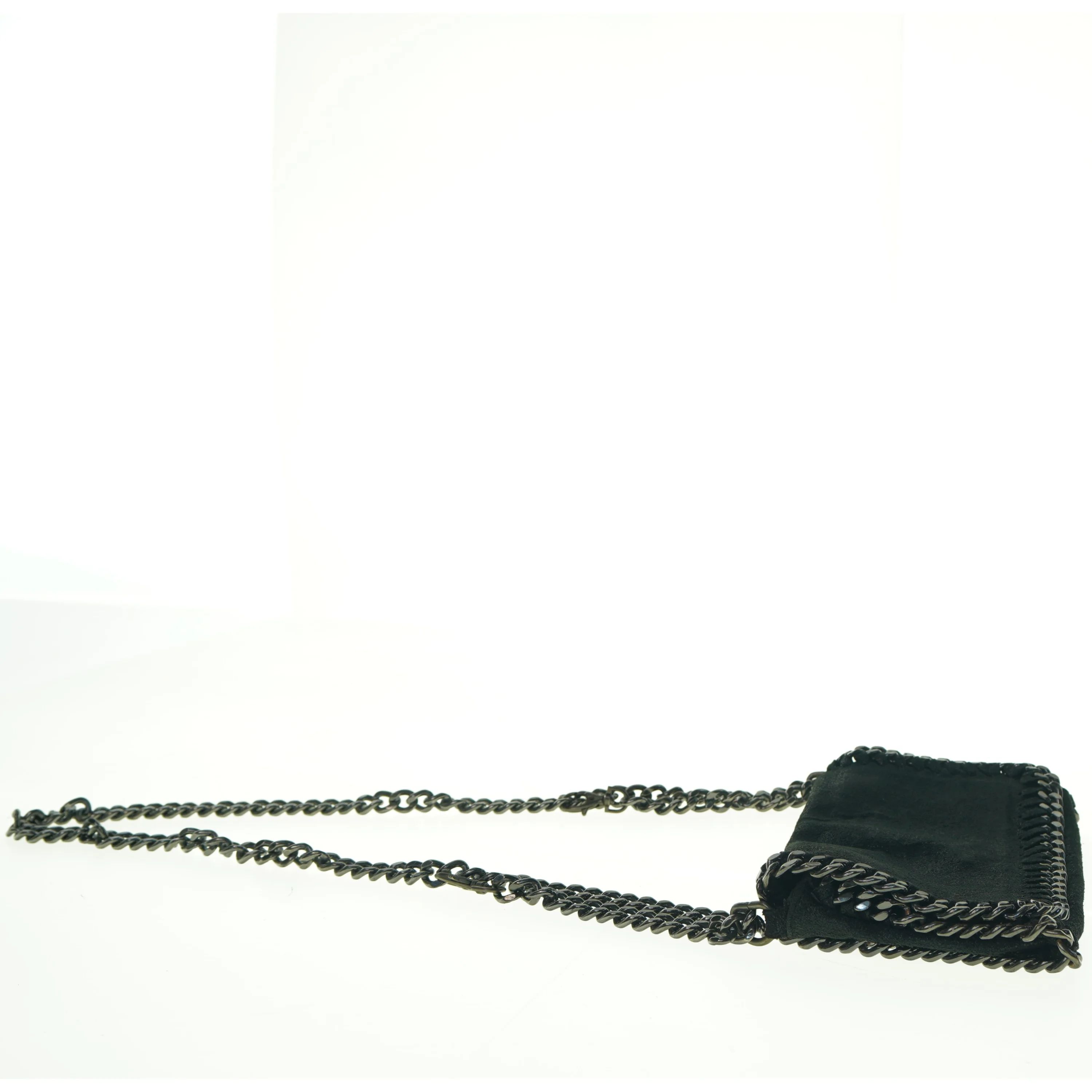 Sort skuldertaske med kæde (str. 22 x 14 cm)