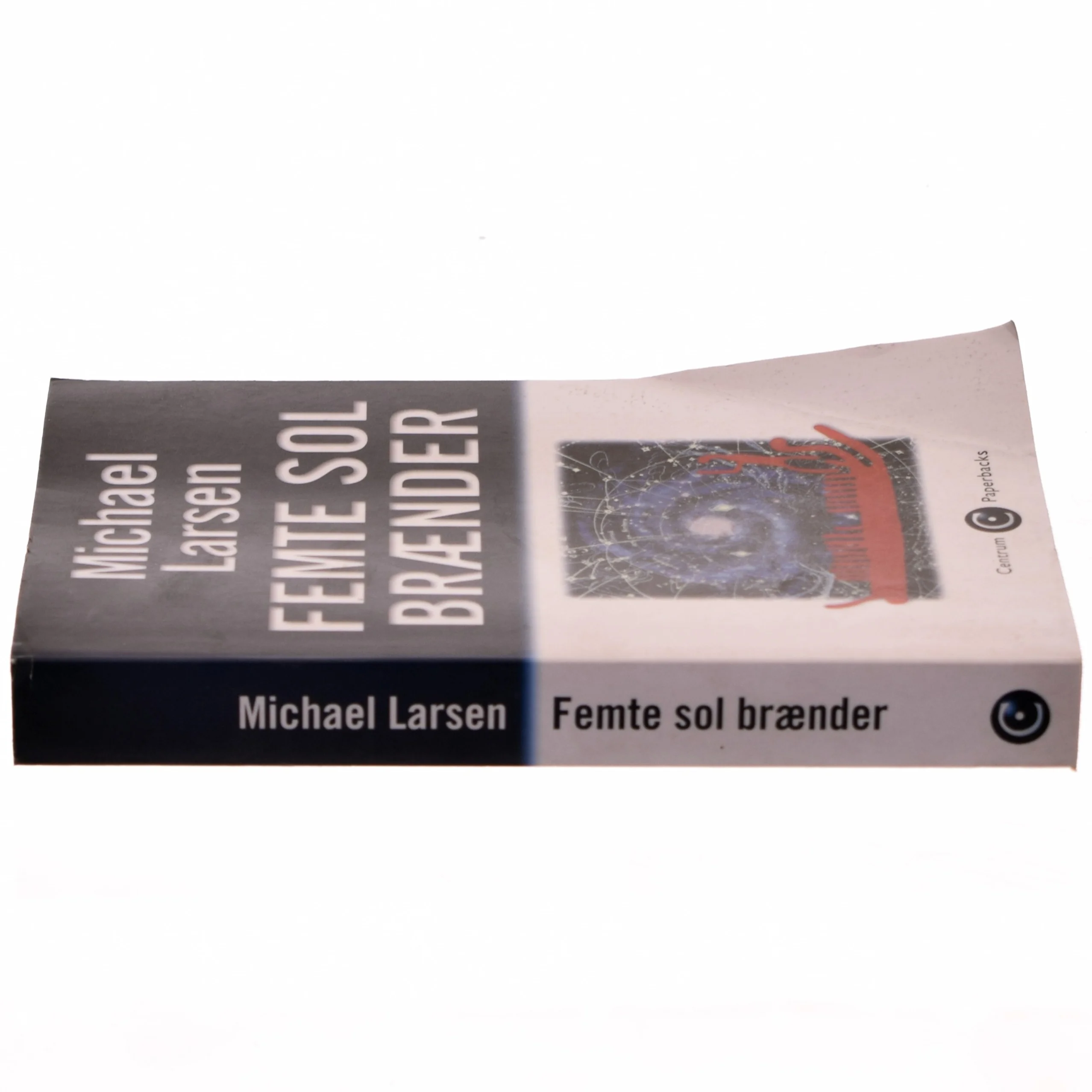 Femte sol brænder : roman af Michael Larsen (Bog)