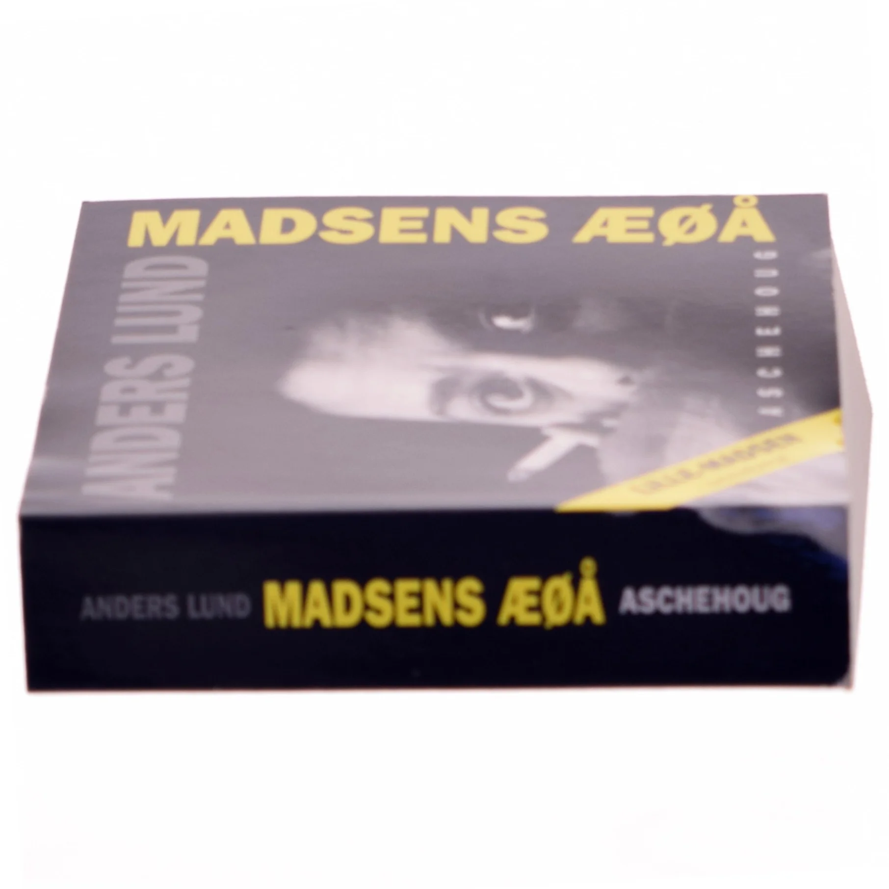 Madsens ÆØÅ : ordbog over ting, som der sjovt nok endnu ikke findes ord for : nu også med ord, som der sjovt nok endnu ikke findes ting for! af Anders Lund Madsen (Bog)