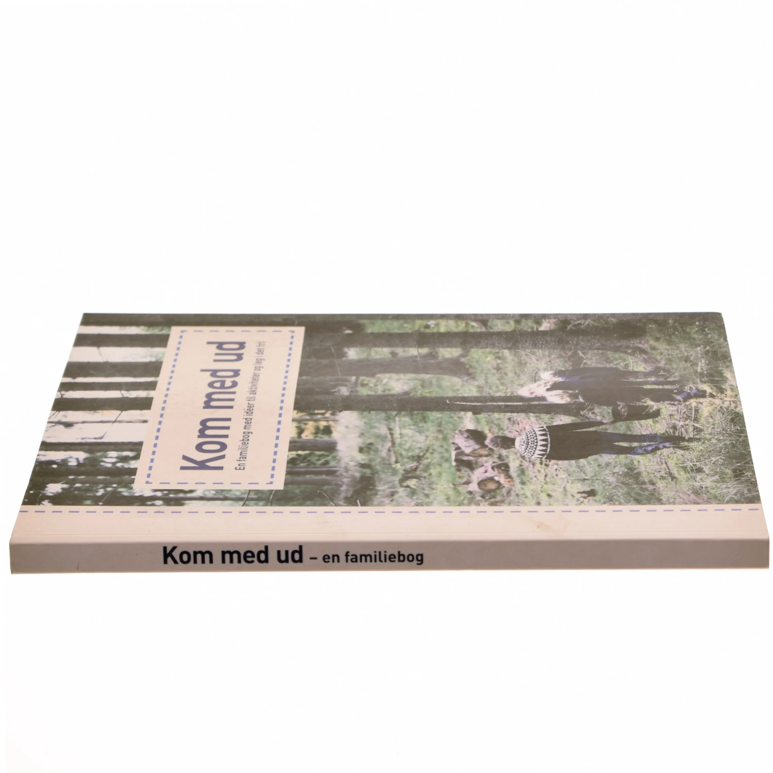 Kom med ud : en familiebog med idéer til aktiviteter og leg i det fri af Annemarie Jakobsen (Bog)