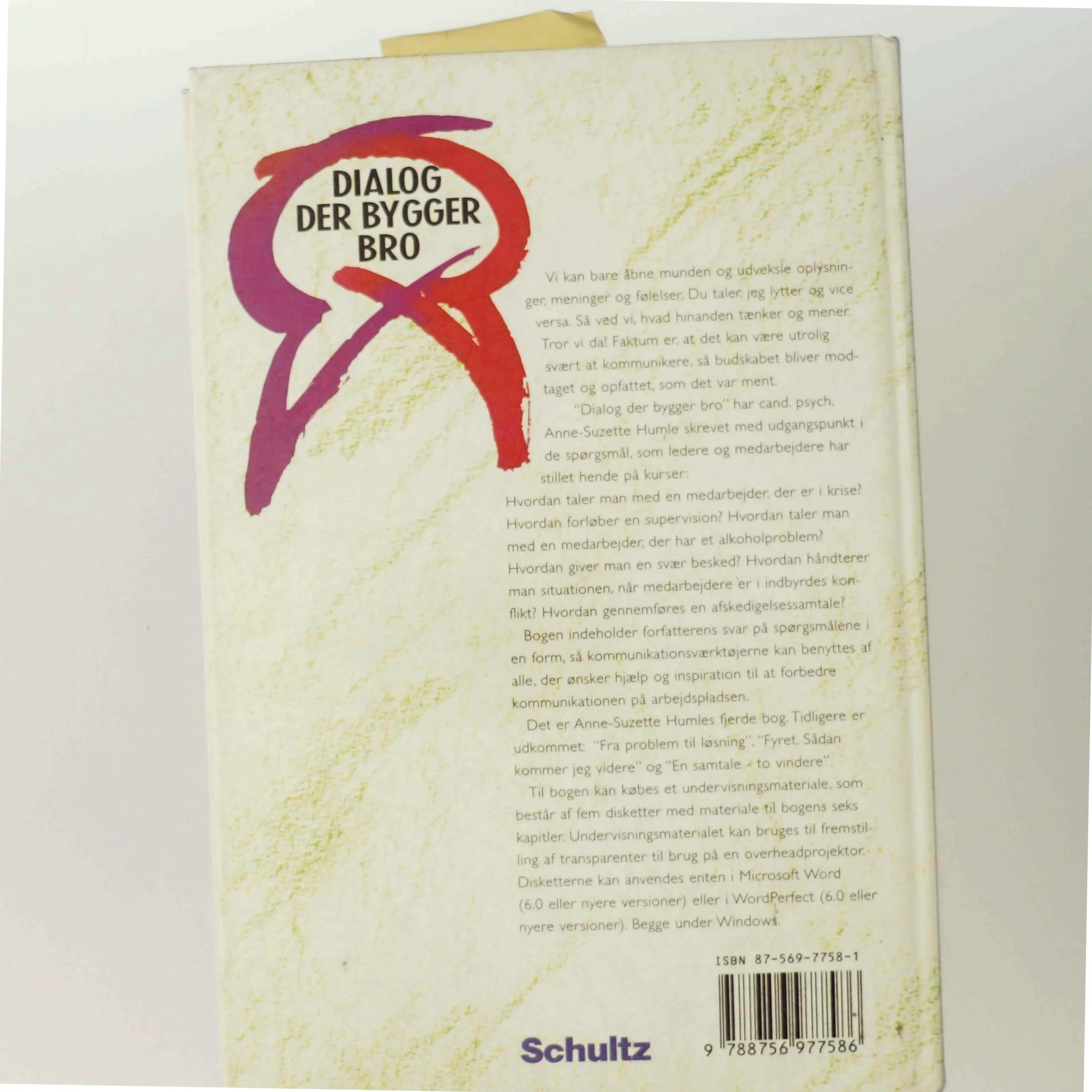 Dialog der bygger bro : metoder til konstruktive samtaler på arbejdspladsen af Susse Humle (Bog)