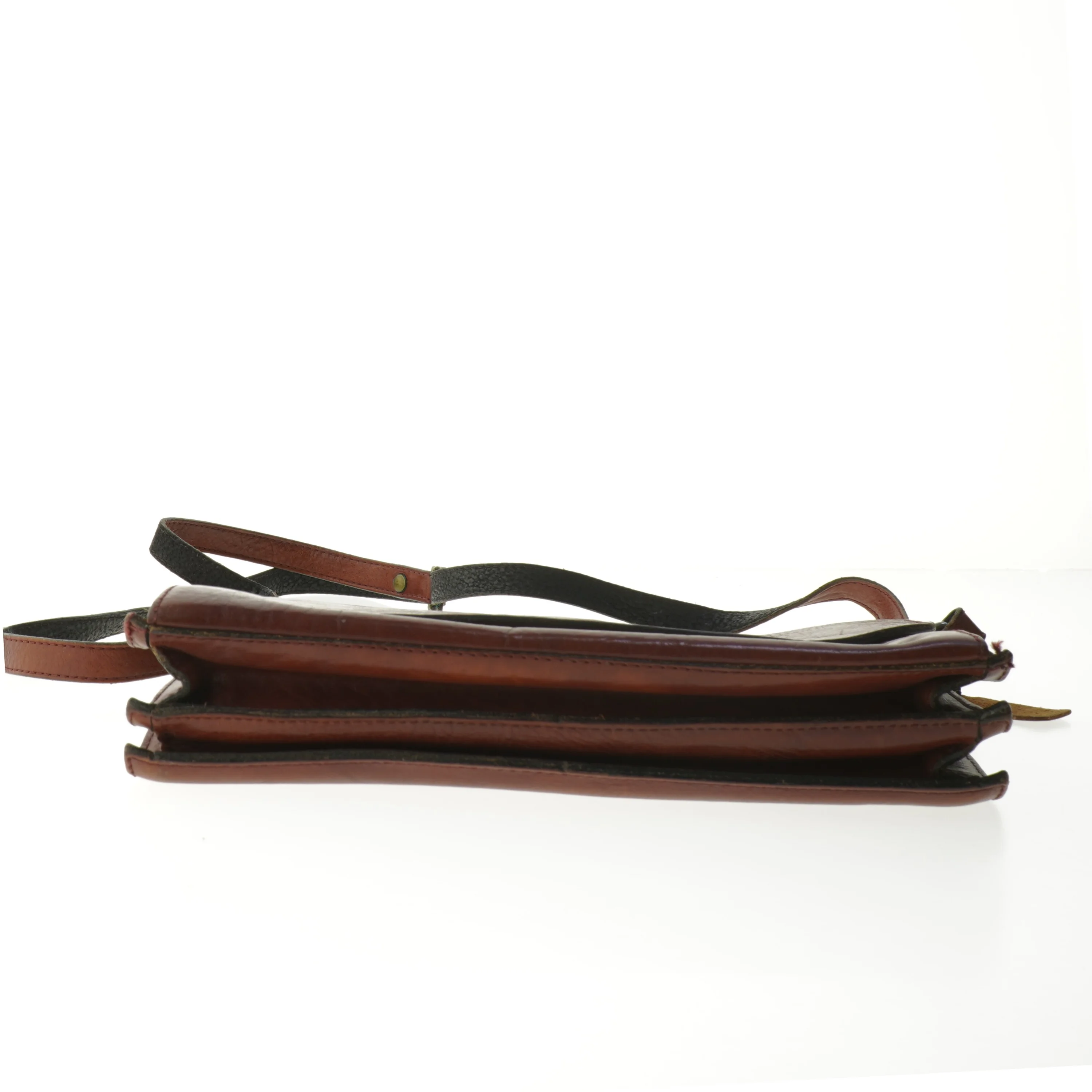 Brun læder skuldertaske fra Belsac (str. 21x29x7 cm)