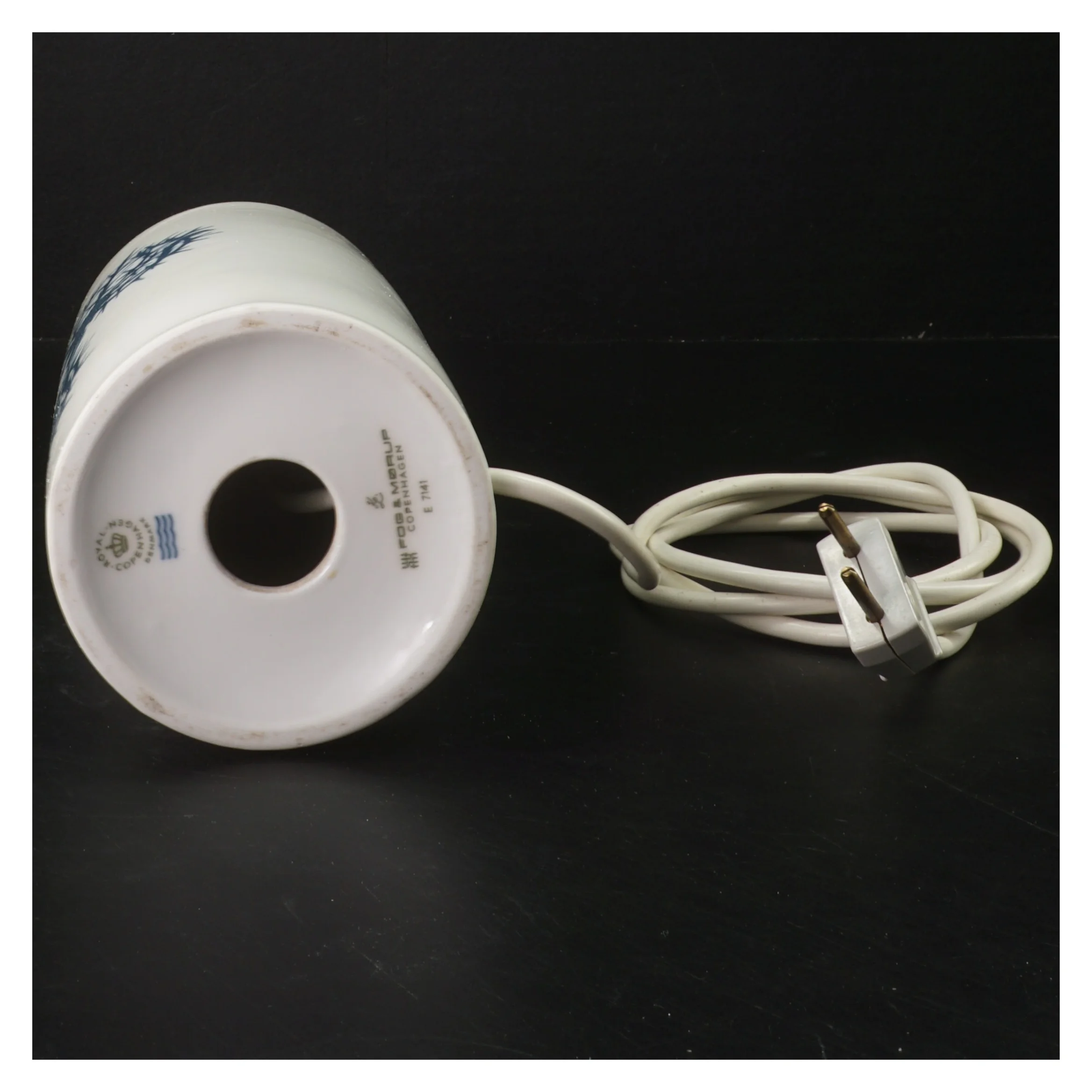 Keramisk bordlampe med blå mønster fra Royal Copenhagen (str. 27 cm)