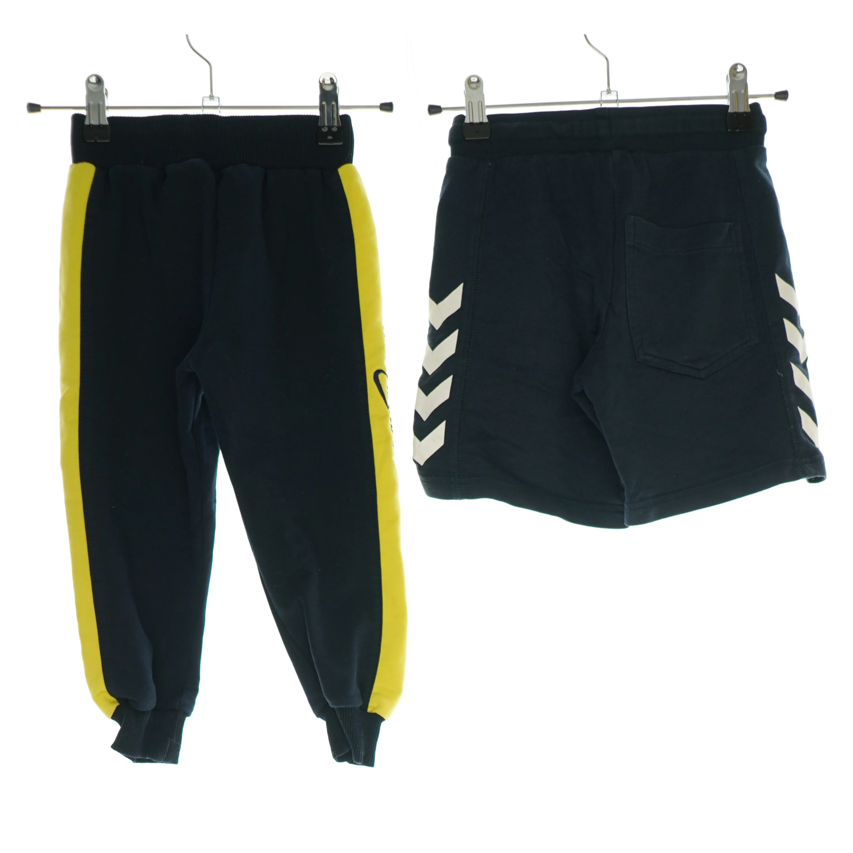 Joggingbukser og shorts fra Nike og Hummel (Str. 104)