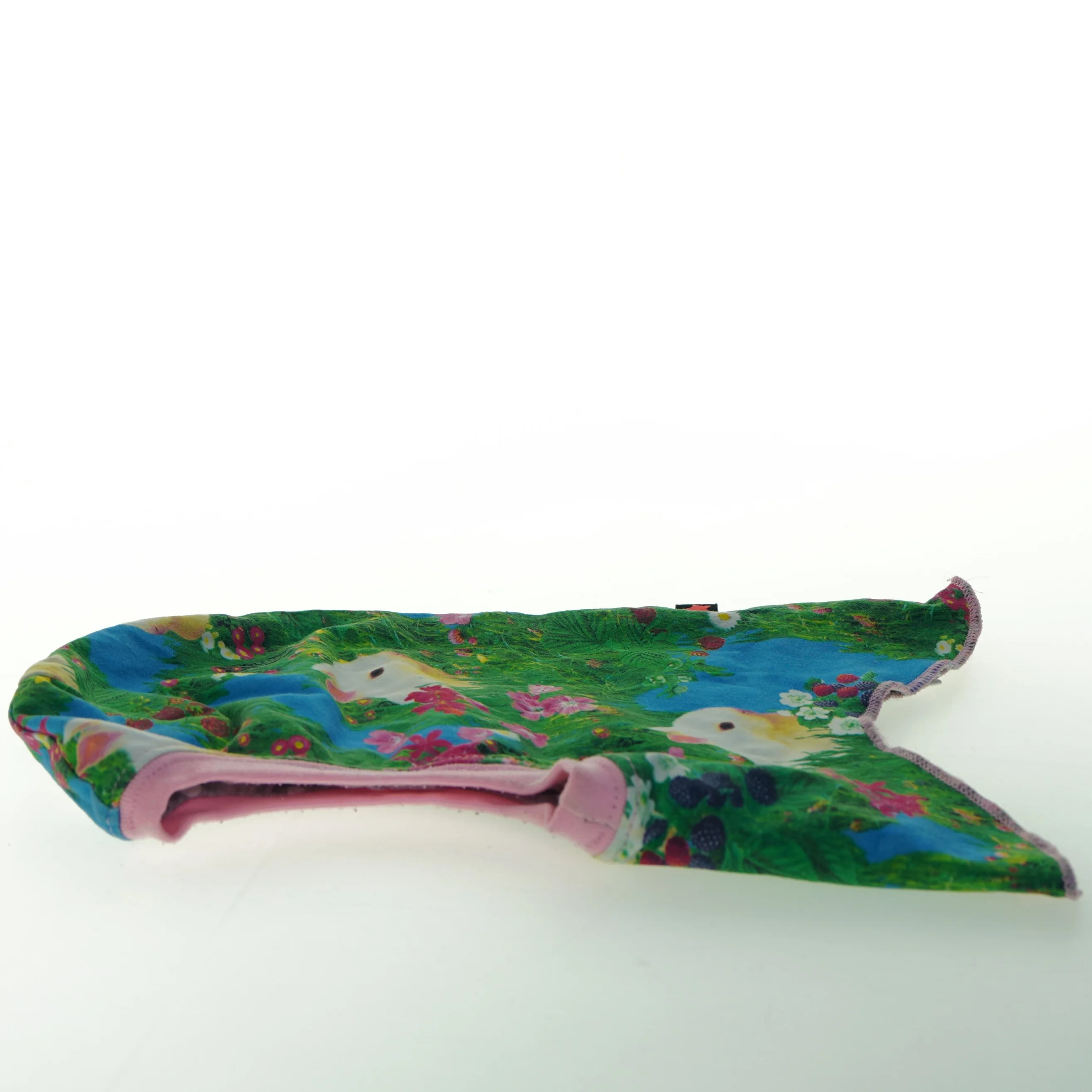 Børnehue med kaninmønster fra Molo (str. 34x24 cm)