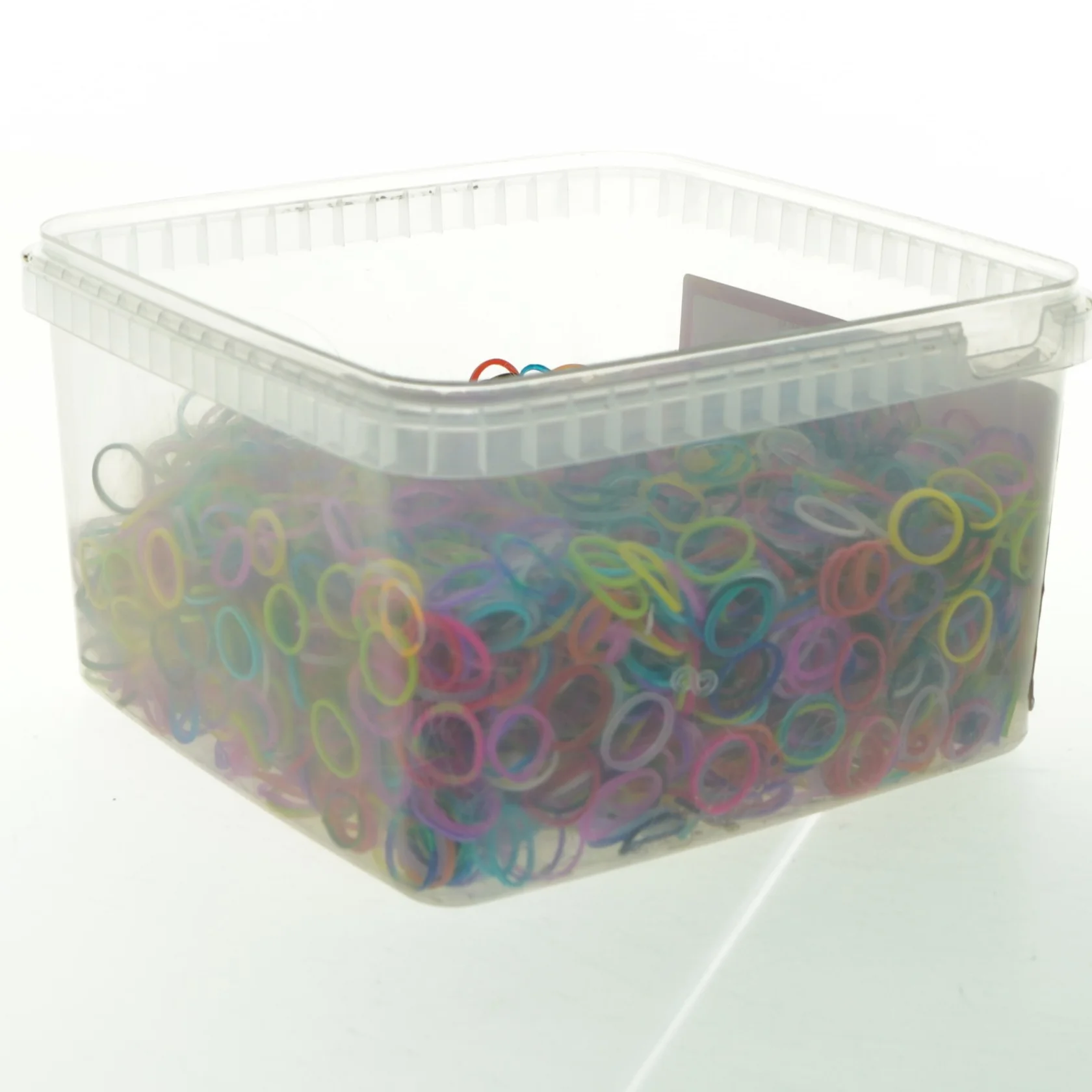 Plastboks med elastikker (str. mixed )