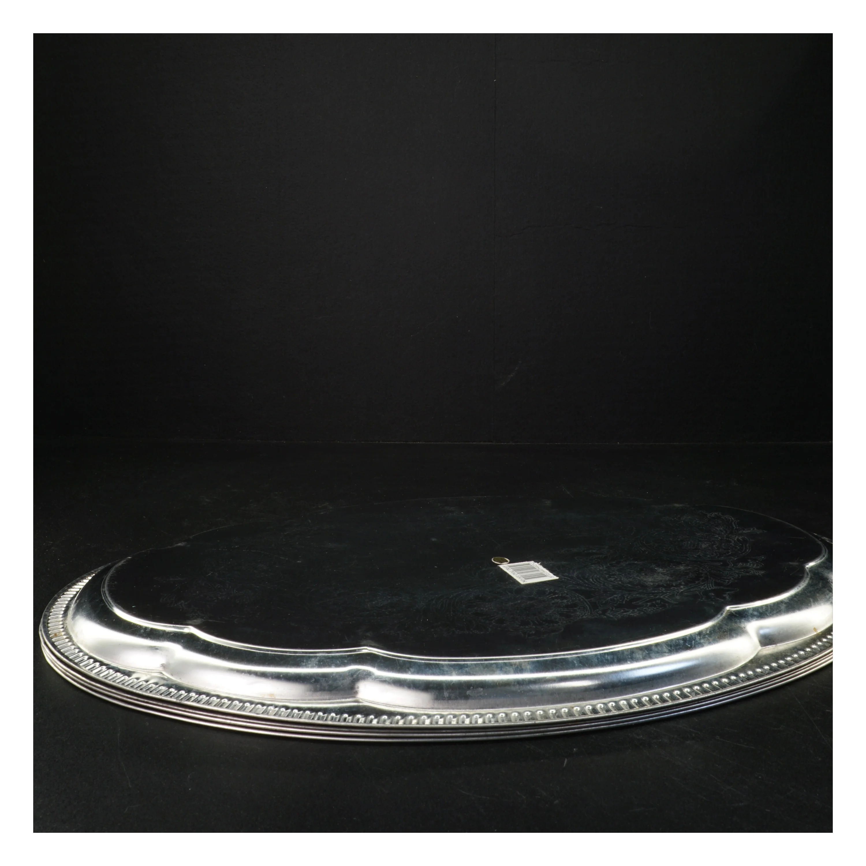 Sølvfarvet serveringsfad