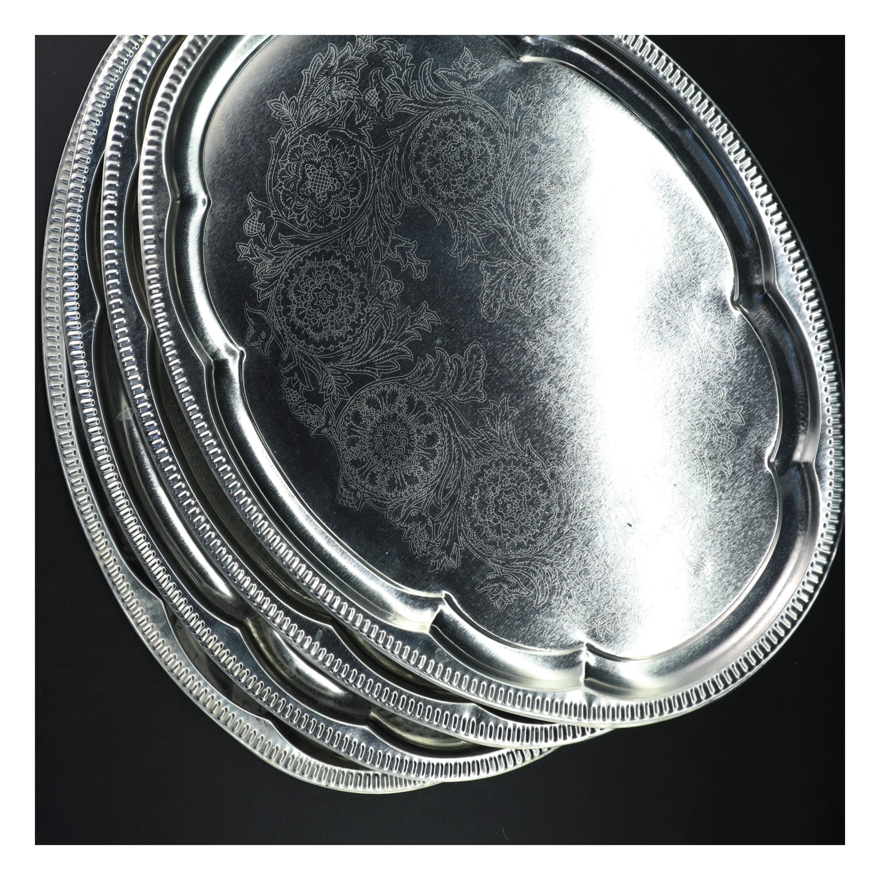 Sølvfarvet serveringsfad
