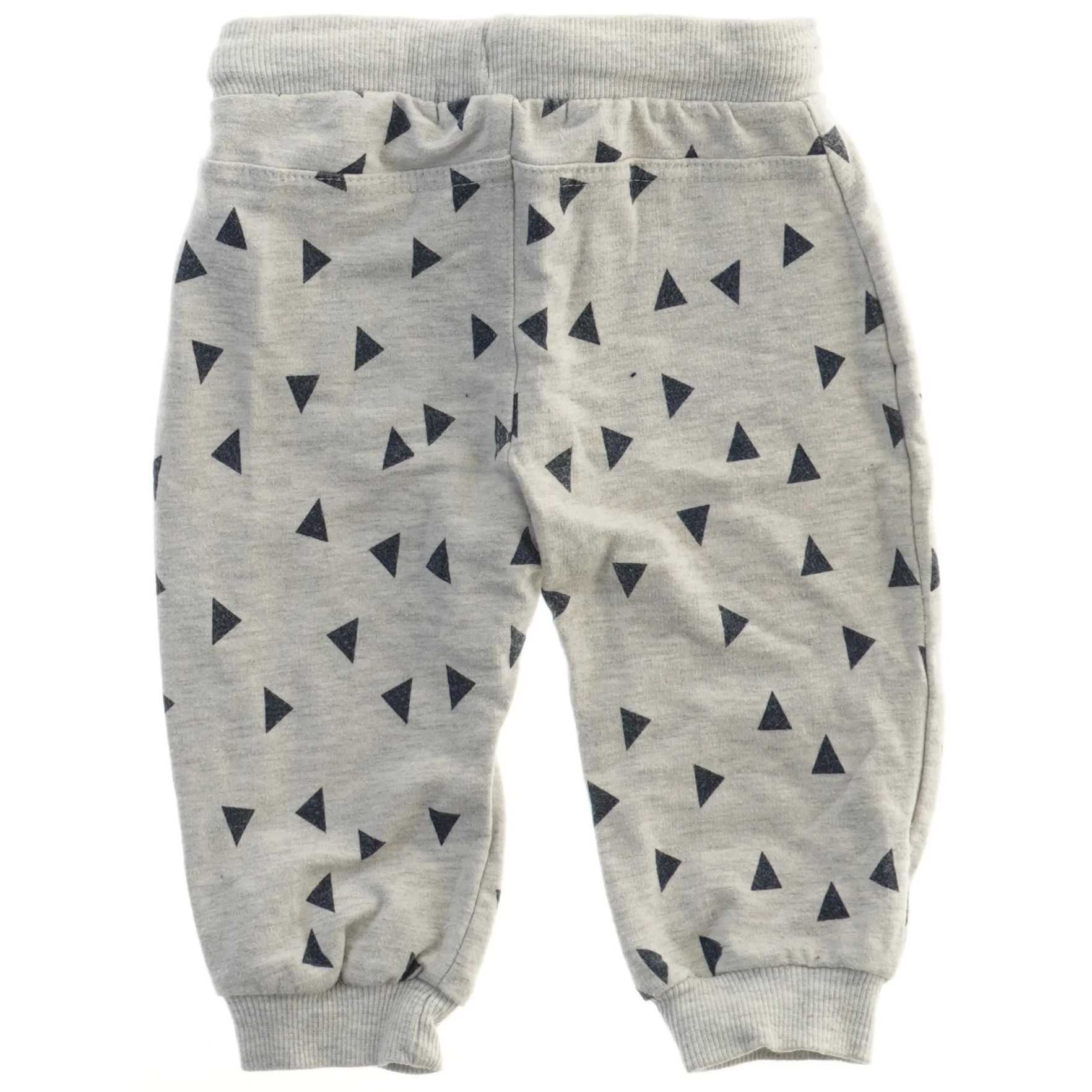 Grå bukser med trekantmønster fra VRS (str. 68)