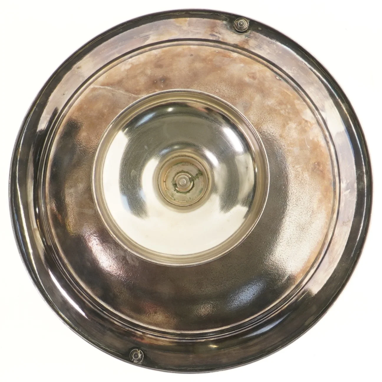 Serveringsfad på fod med snoet hank. Sølvplet, ca fra 1900-1930  (str. Ø 26x10 cm)