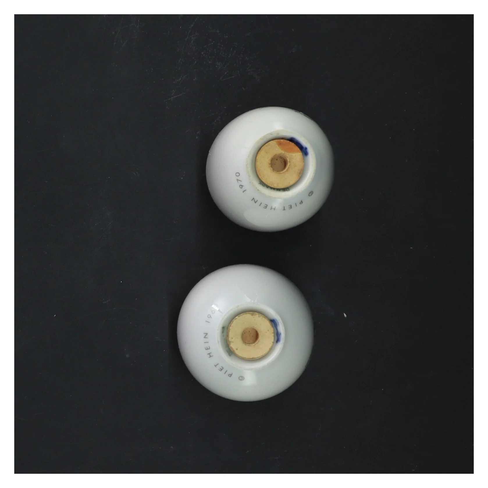 Piet Hein Salt og pebersæt i porcelæn (vintage) (str. 5 og 7 cm)