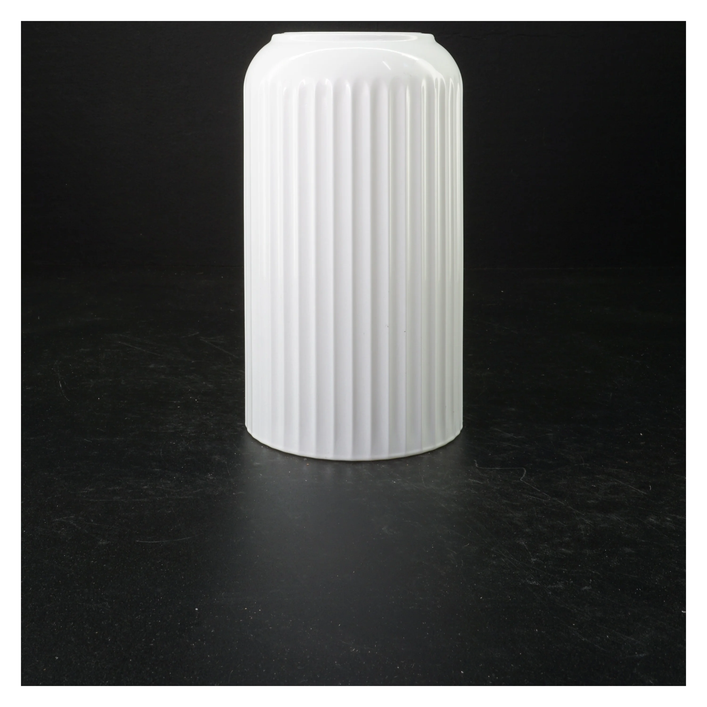 Hvid porcelænsvase fra Lyngby (str. 20 cm)