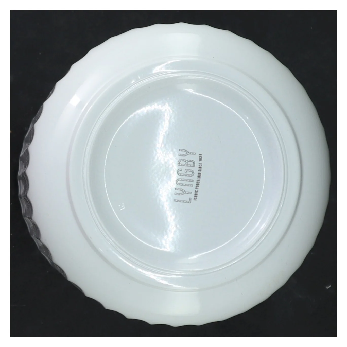 Hvid porcelænsvase fra Lyngby (str. 20 cm)