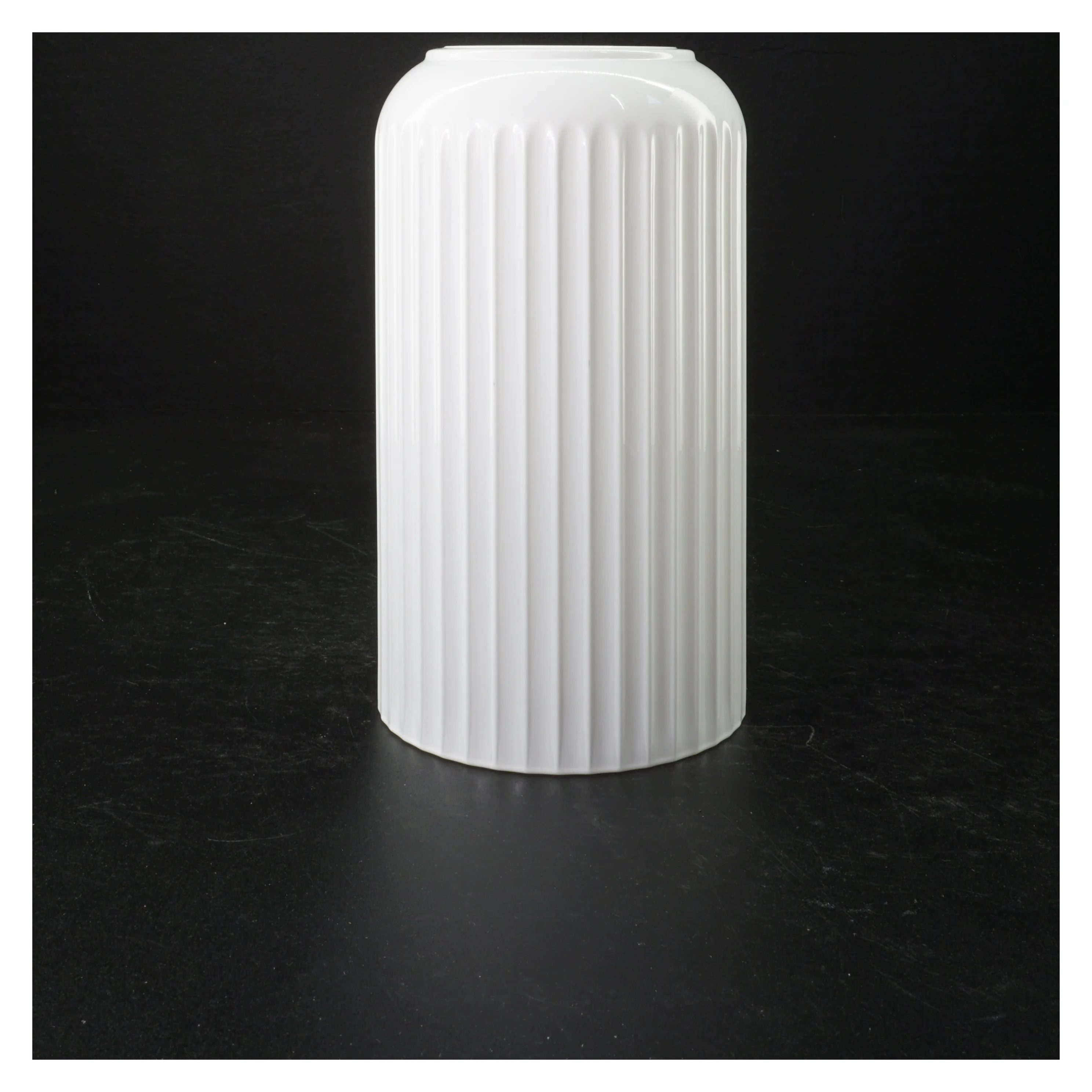 Hvid porcelænsvase fra Lyngby (str. 20 cm)