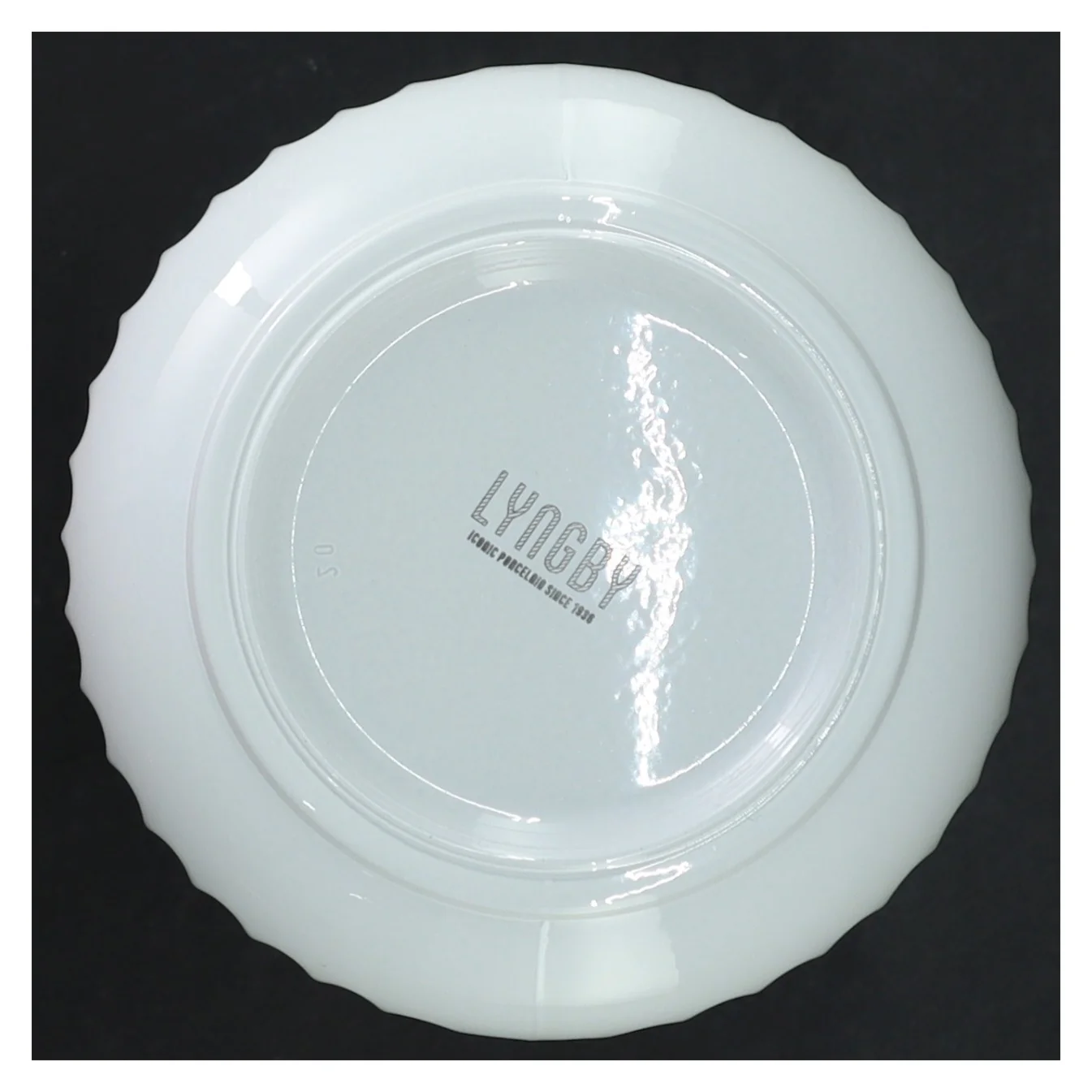 Hvid porcelænsvase fra Lyngby (str. 20 cm)