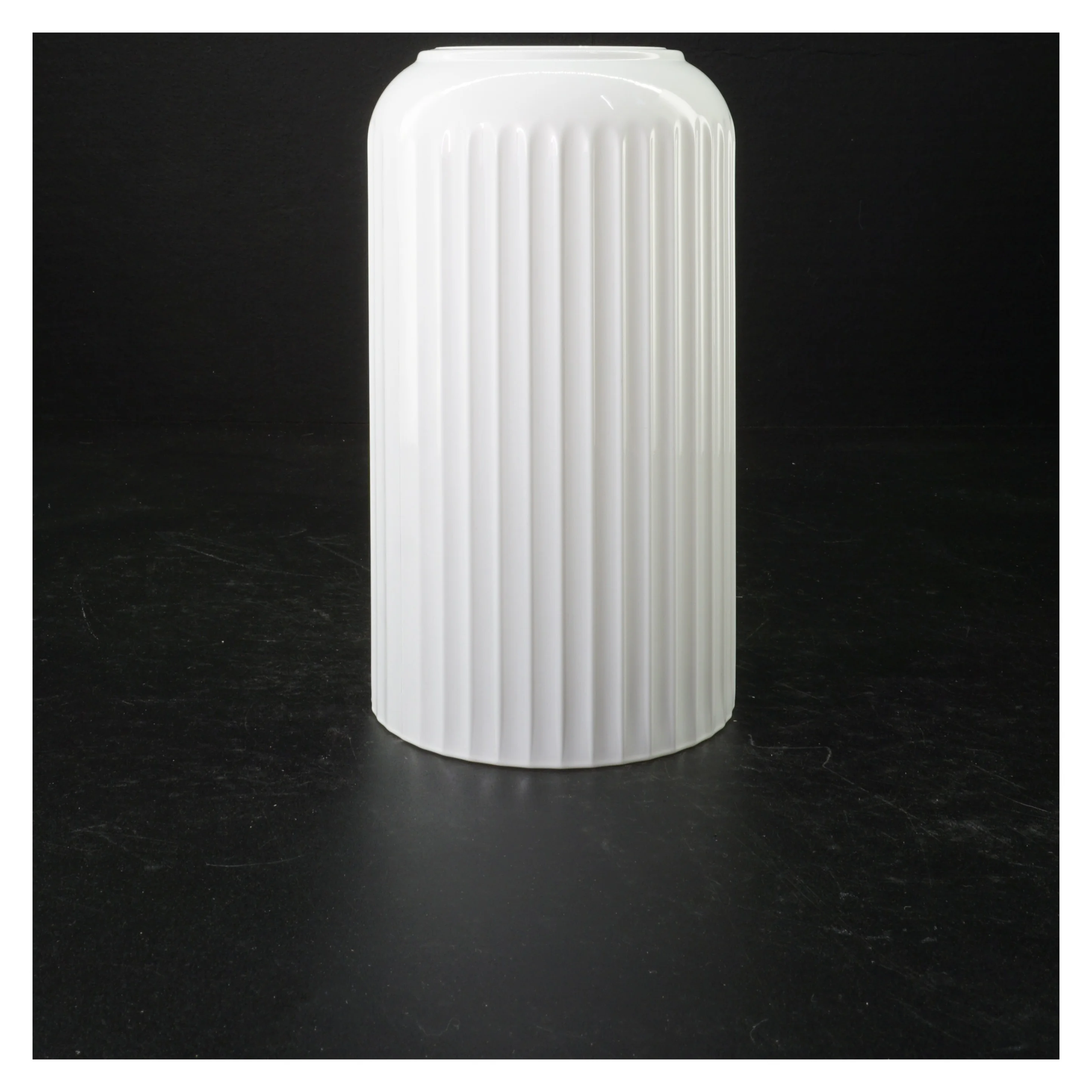 Hvid porcelænsvase fra Lyngby (str. 20 cm)