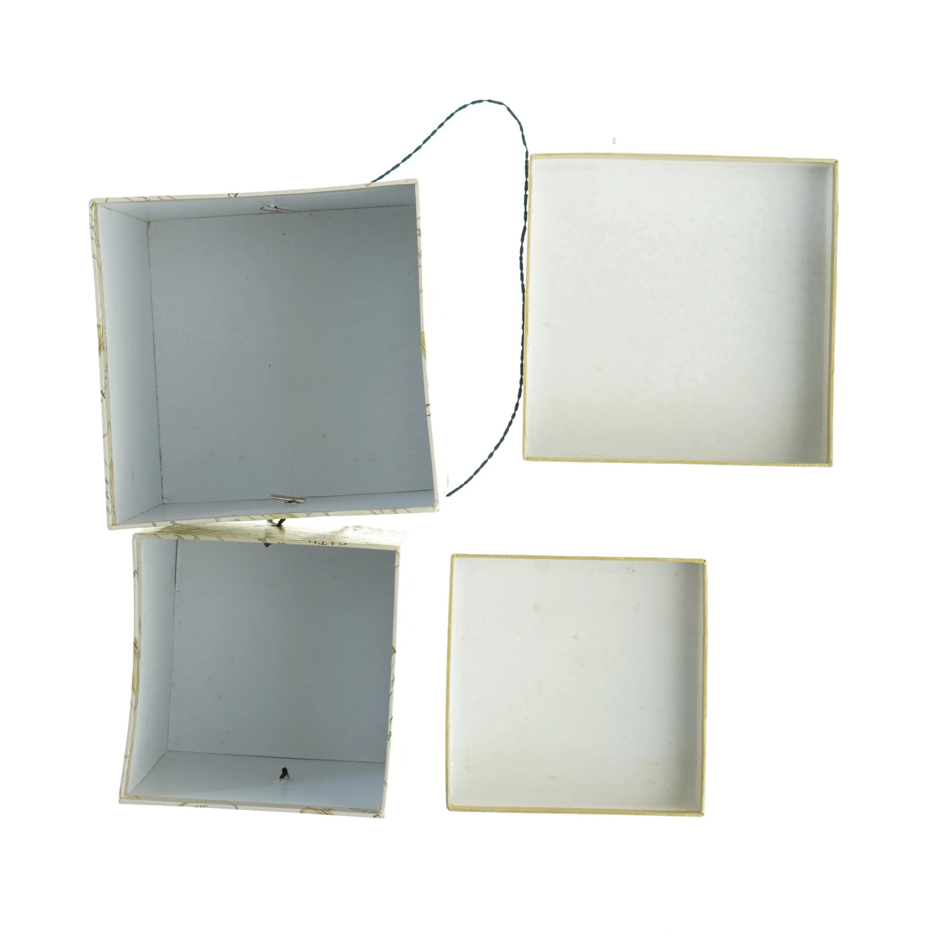 Opbevaringskasser i træ fra Home Art (str. 14,5 x 14,5 x 14 cm og 18 x 18 x 17 cm)