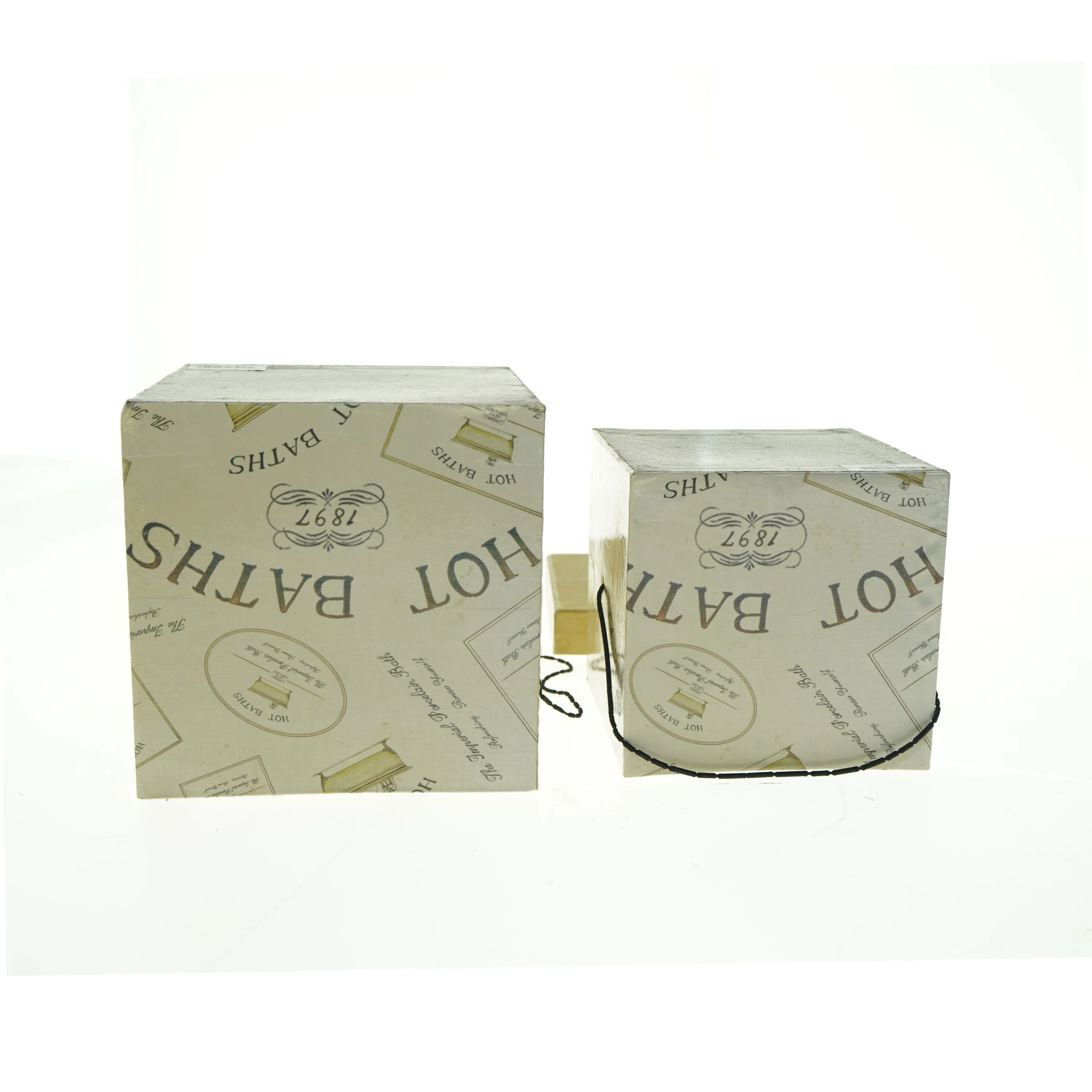 Opbevaringskasser i træ fra Home Art (str. 14,5 x 14,5 x 14 cm og 18 x 18 x 17 cm)