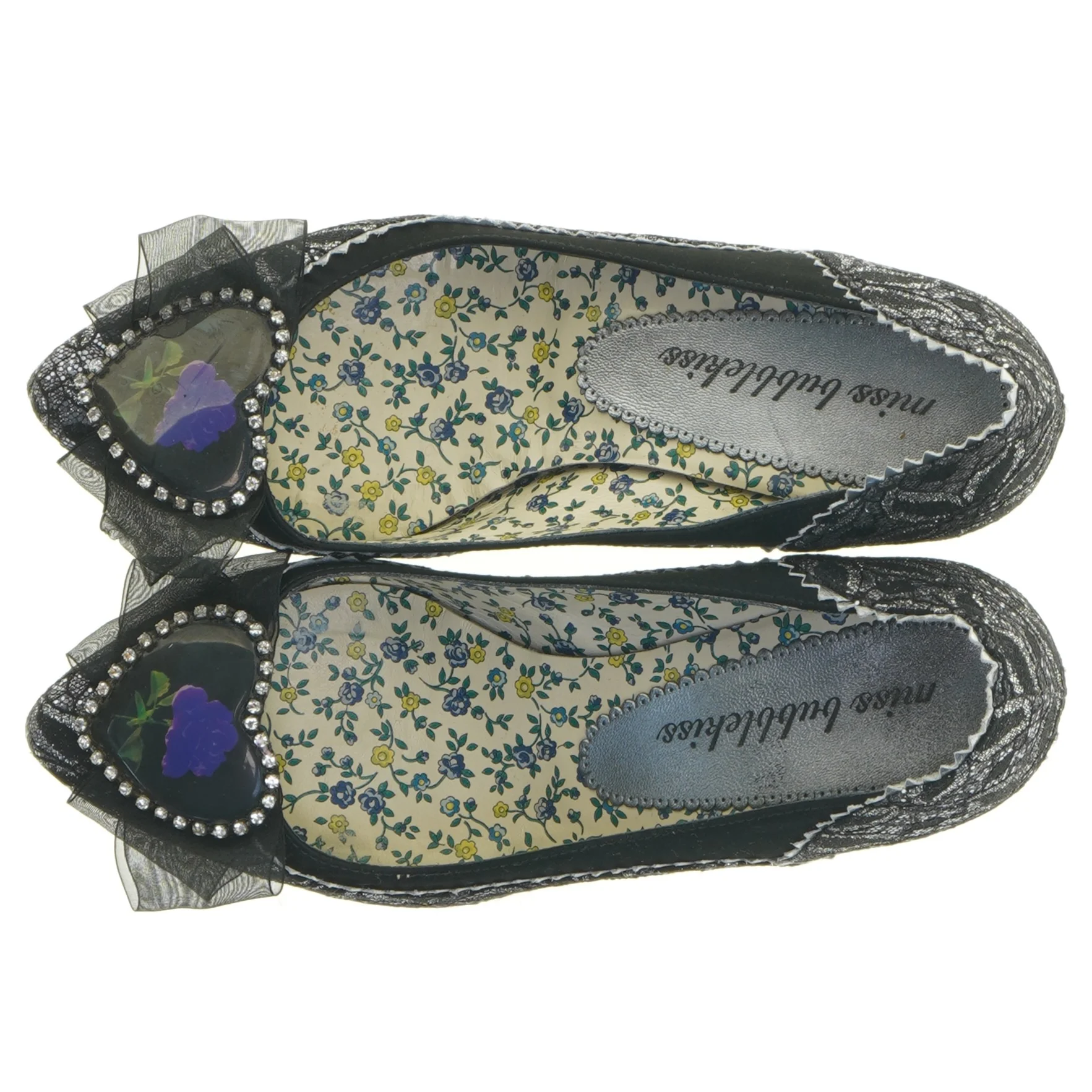 Sorte glimmersko med dekoration fra Miss Bubblekiss (str. 36)