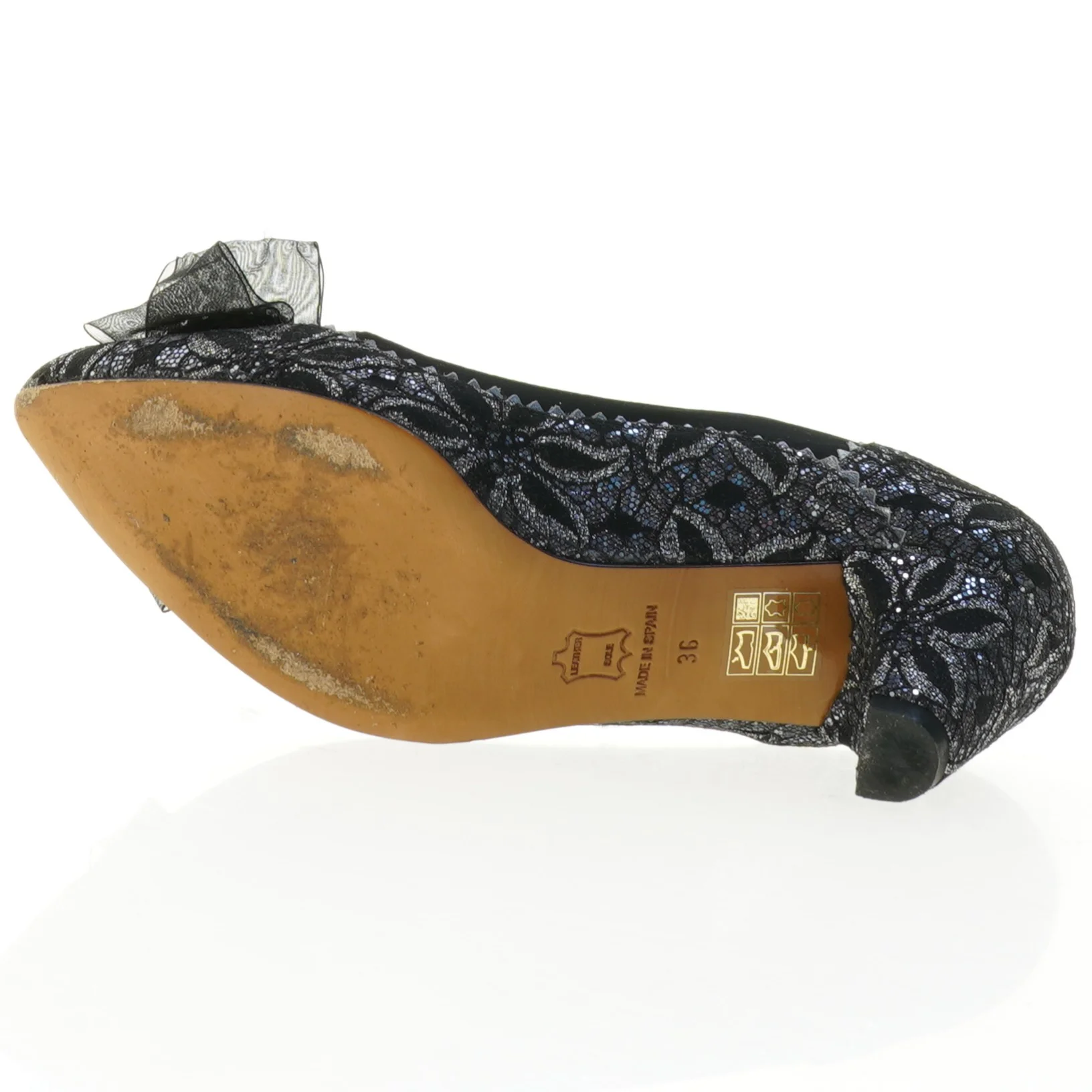 Sorte glimmersko med dekoration fra Miss Bubblekiss (str. 36)