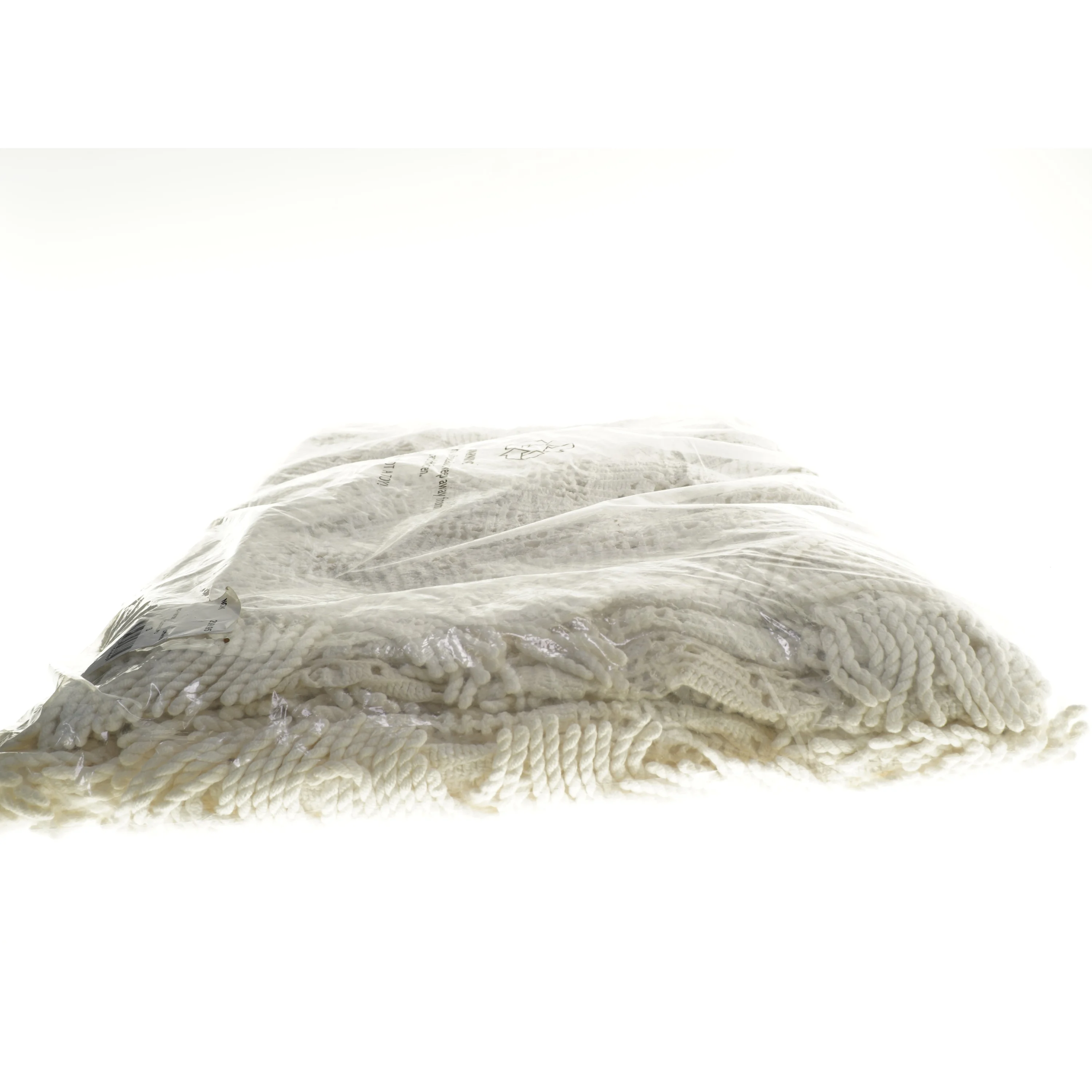 Hæklet hvidt sengetæppe med mønster