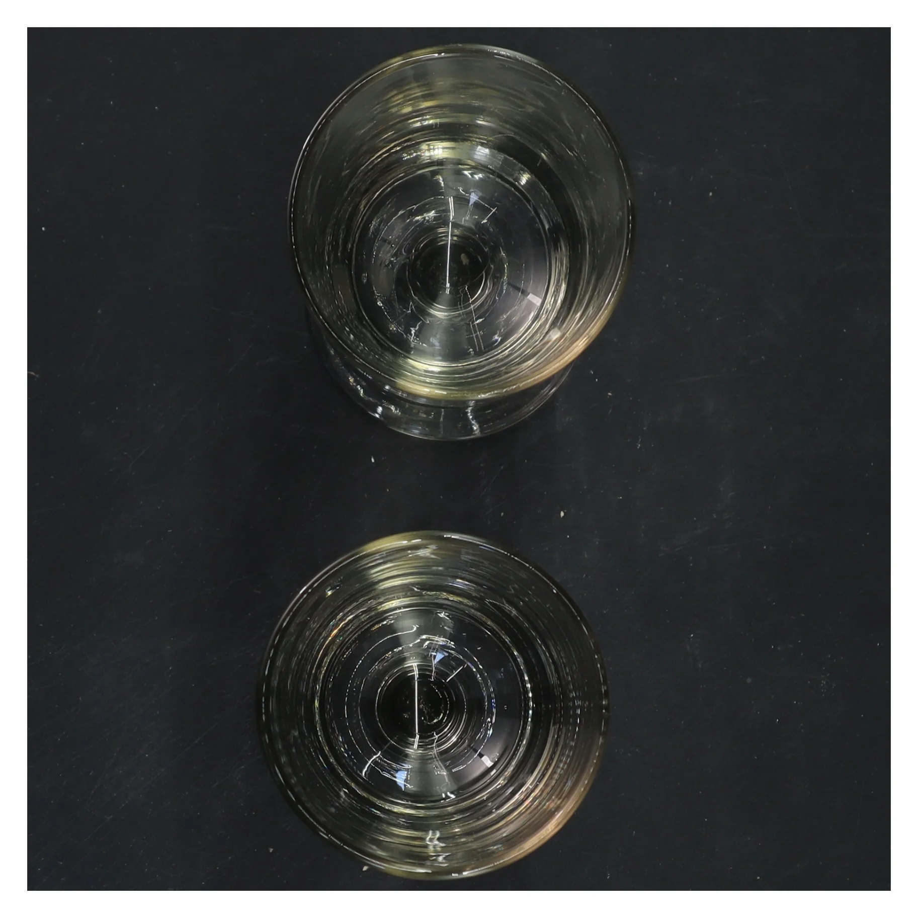 Vinglas på fod (str. 13,5x6,5 cm)