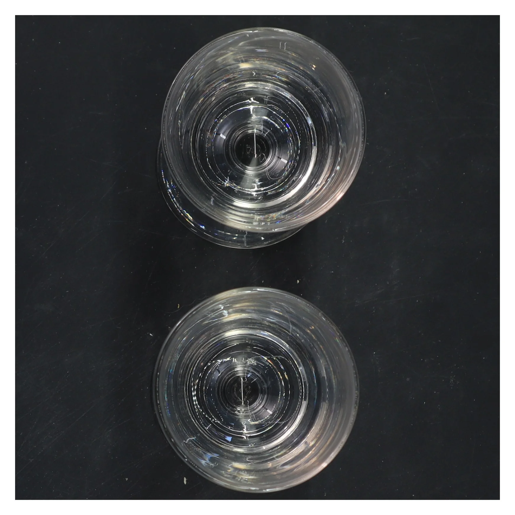 To mundblæste vinglas (str. 14x7 cm)