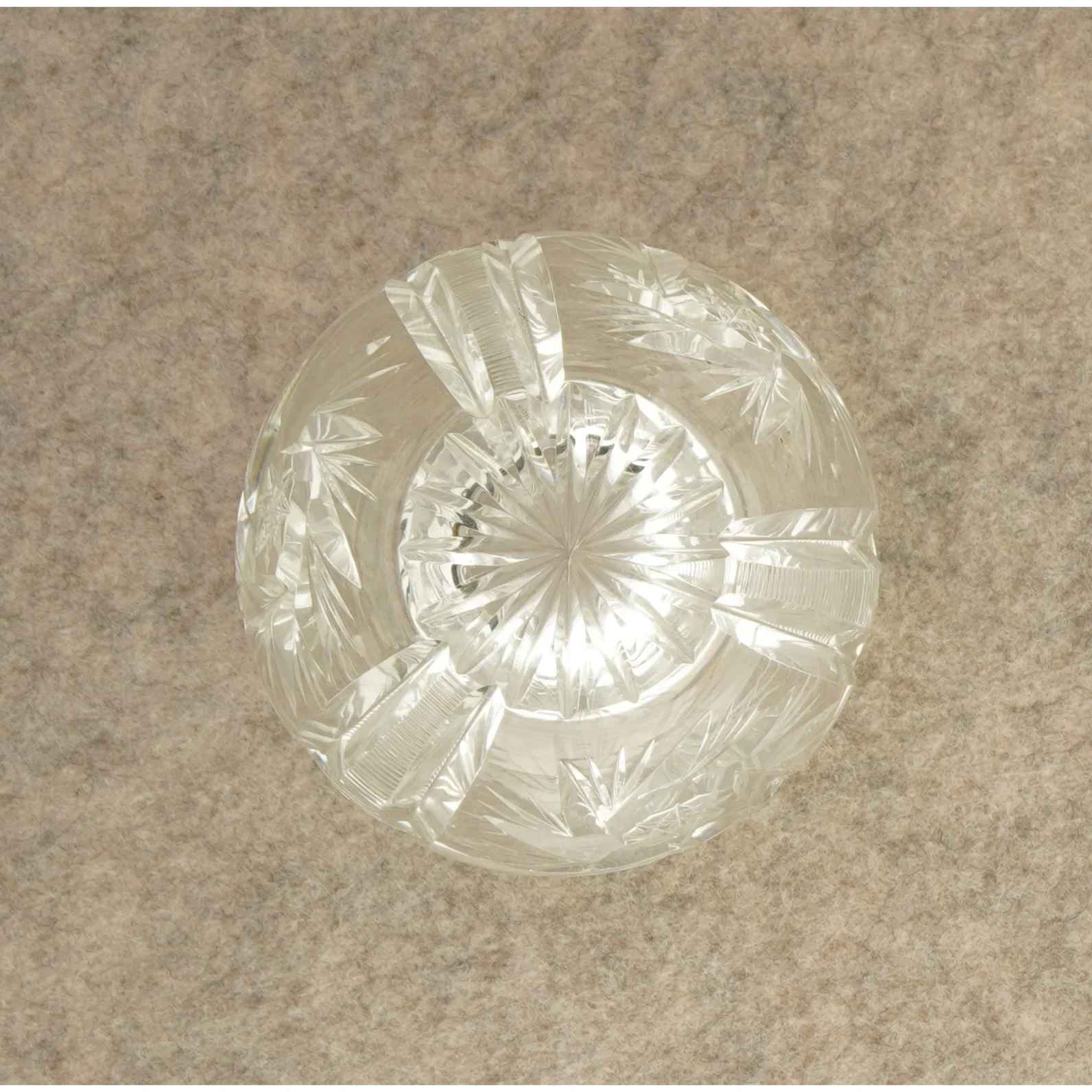 Vase i krystal (str. 14 x 8 cm)