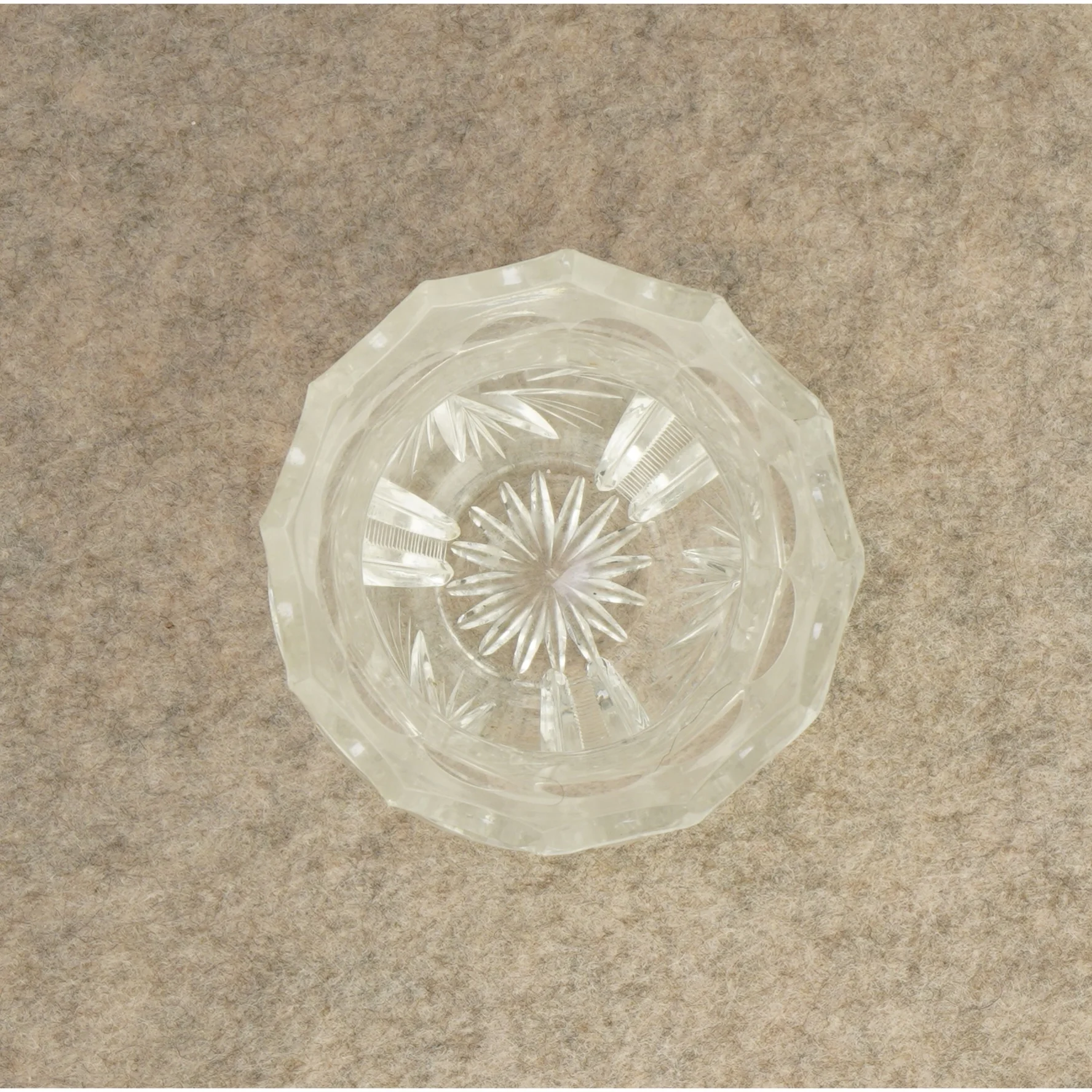 Vase i krystal (str. 14 x 8 cm)