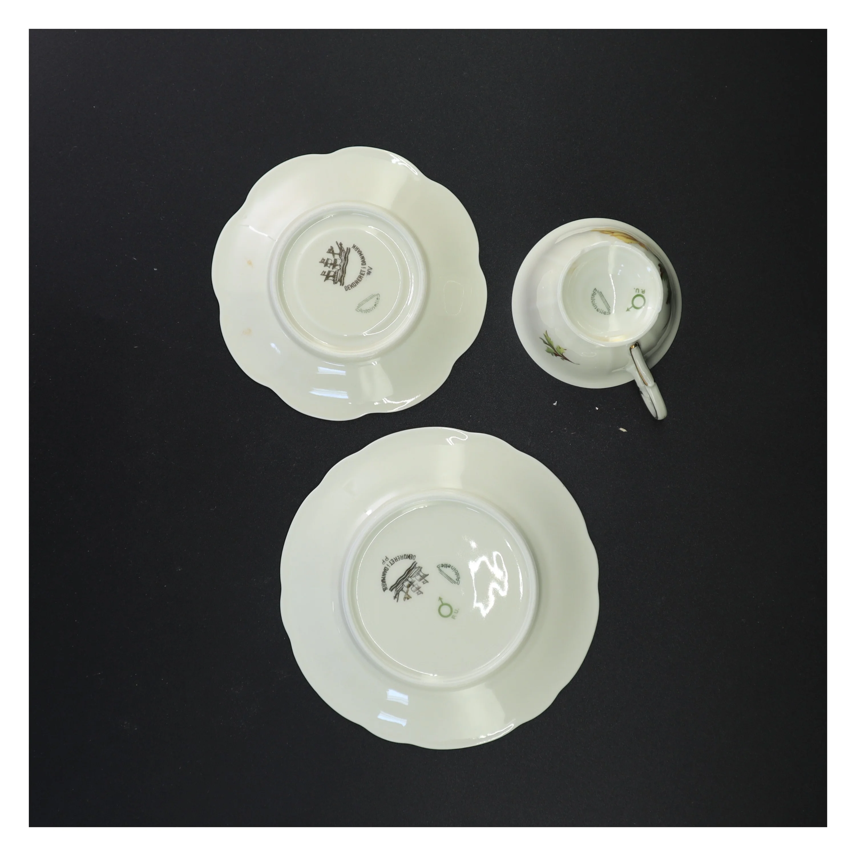 Porcelænskopper og underkopper fra Antoinette (str. 16 x 8 cm)