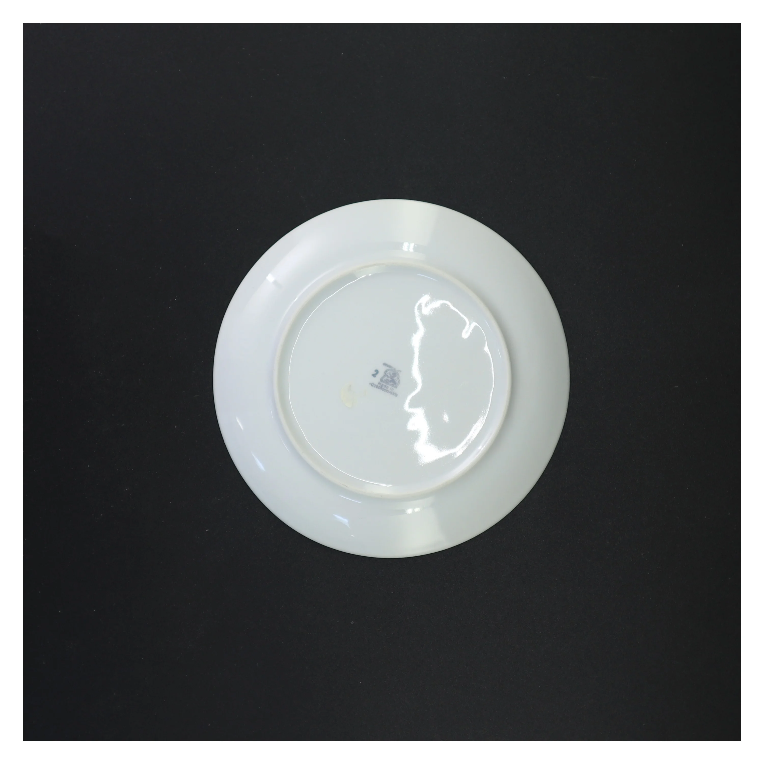 Porcelænstallerken med guldkant og frugtmotiv (str. 17 x 17 cm)