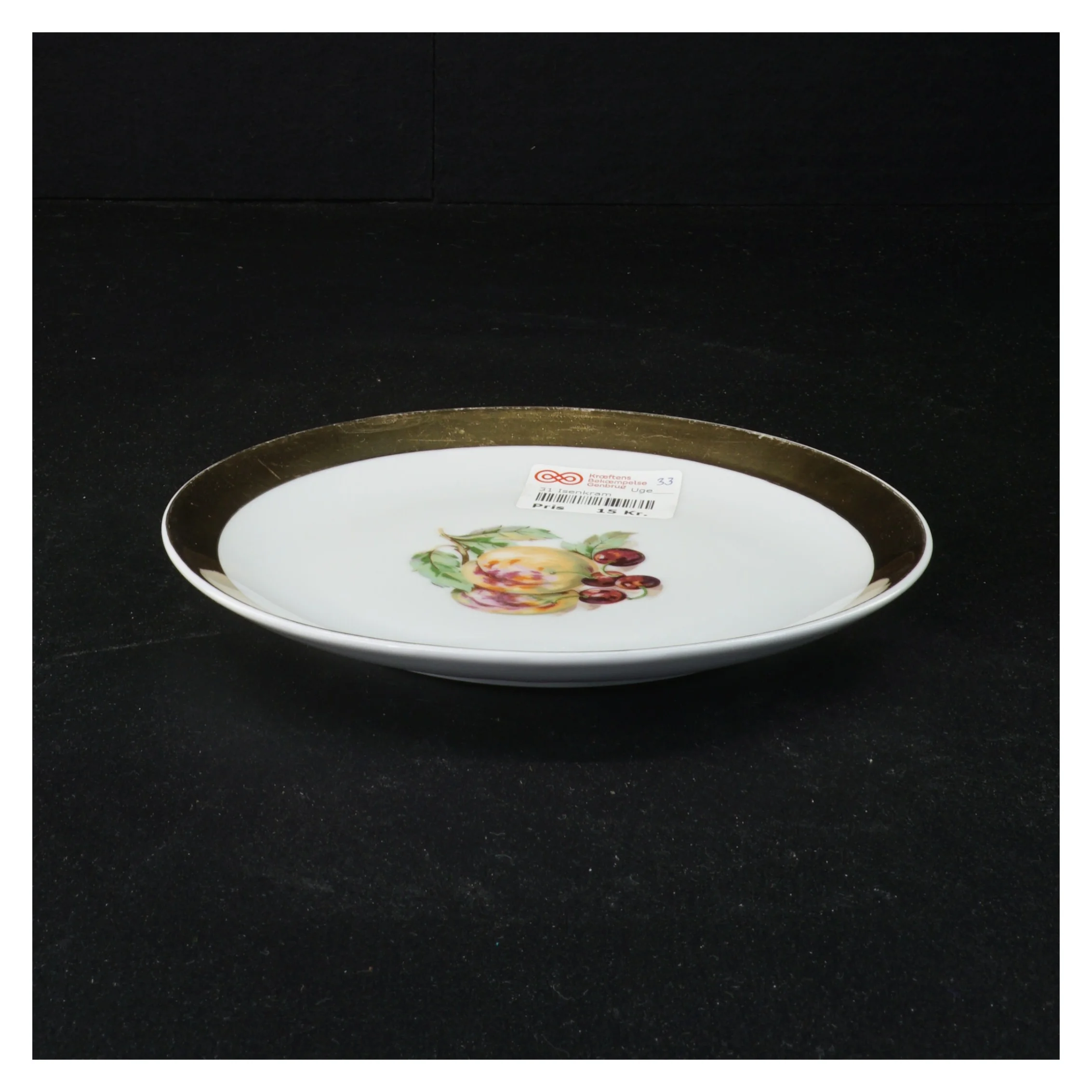 Porcelænstallerken med guldkant og frugtmotiv (str. 17 x 17 cm)