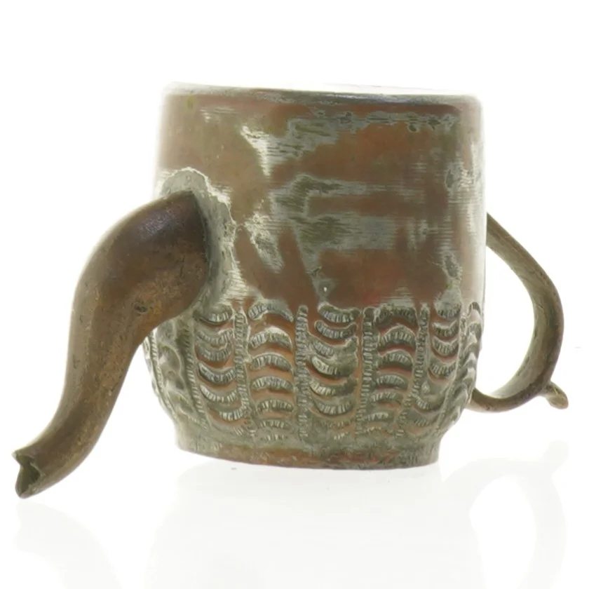 Gammel metalkande (str. 16 x 8 x 7 cm)