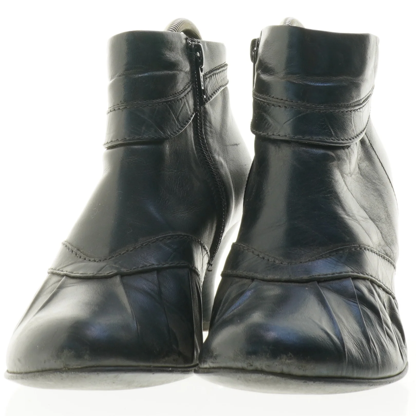 Sort ankelstøvle med hæl (str. 39)