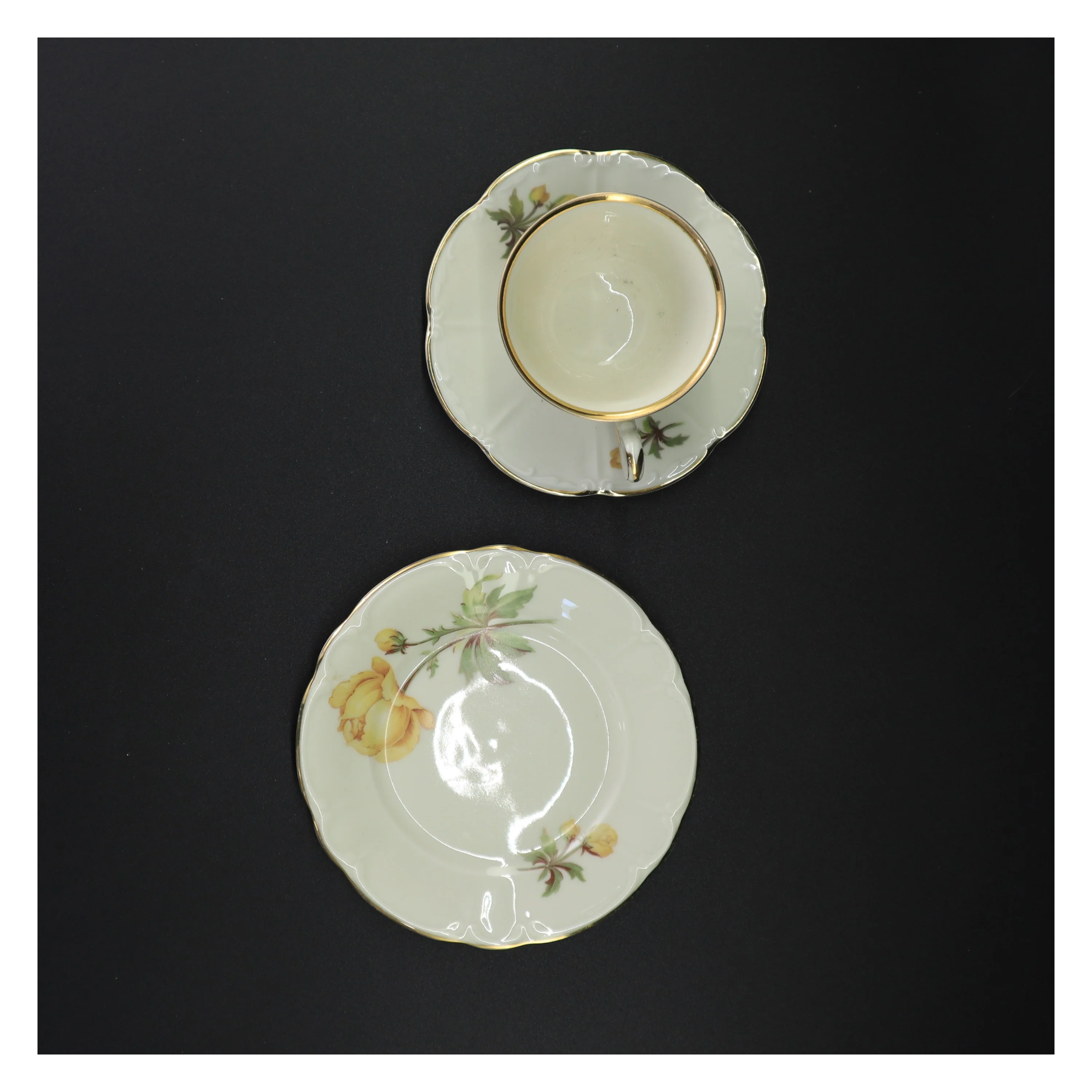 Porcelænskop og underkop sæt (str. 16 x 9 cm)