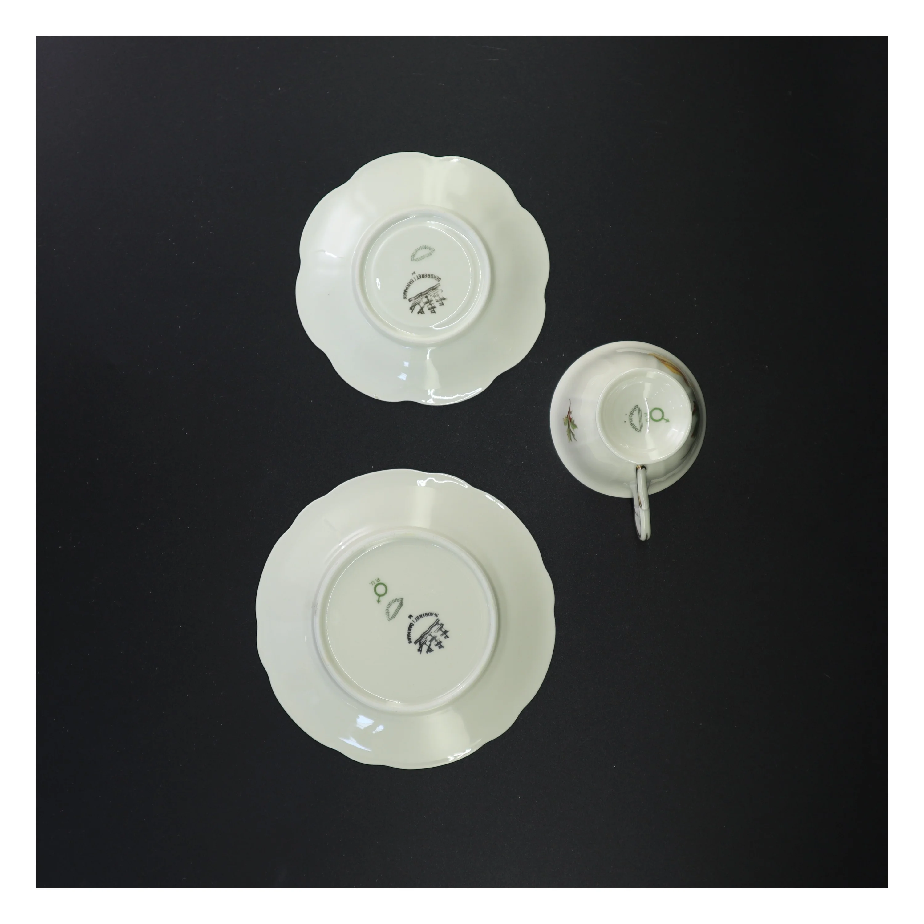 Porcelænskopper med underkopper fra Antoinette (str. 16 x 9 cm)