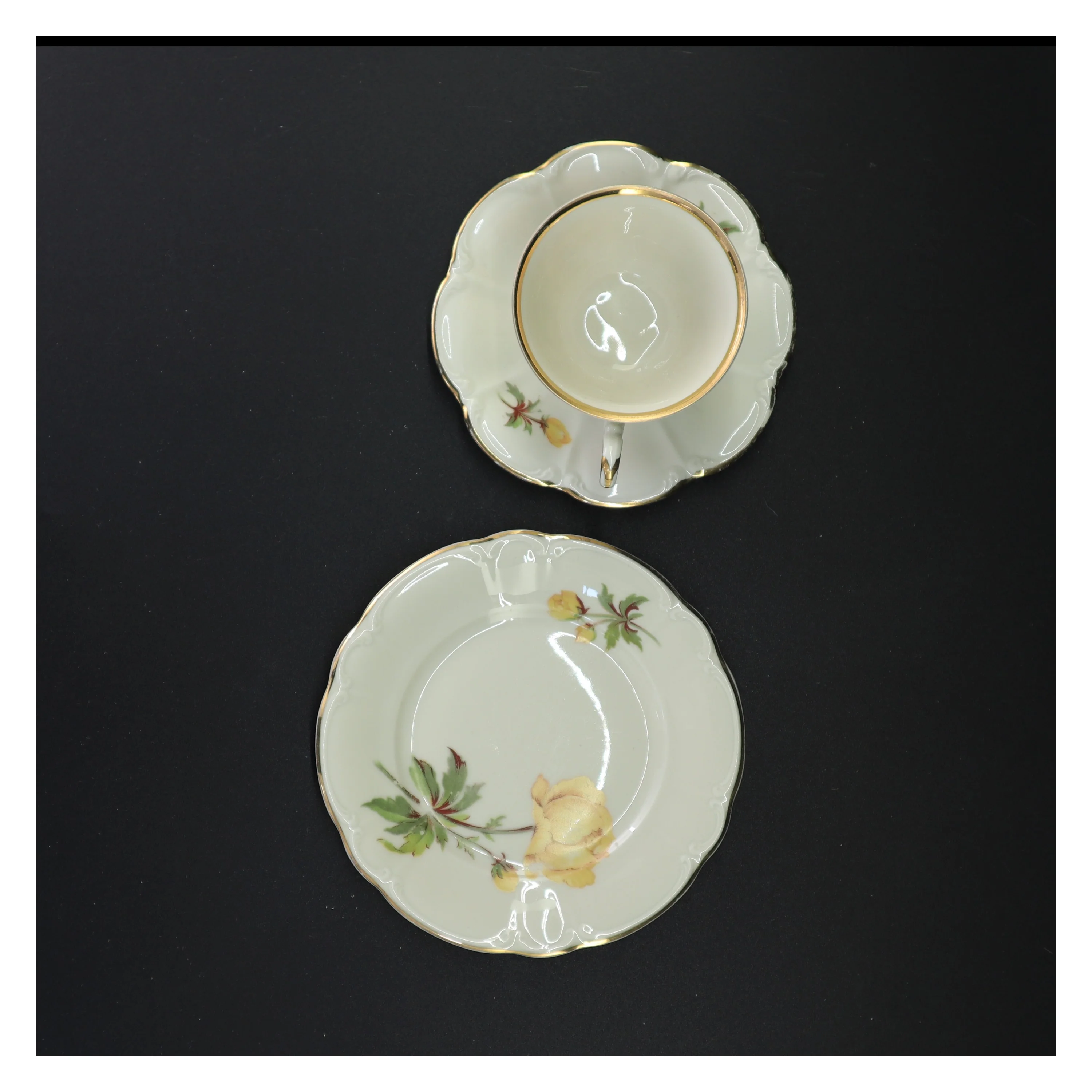 Porcelænskopper med underkopper fra Antoinette (str. 16 x 9 cm)