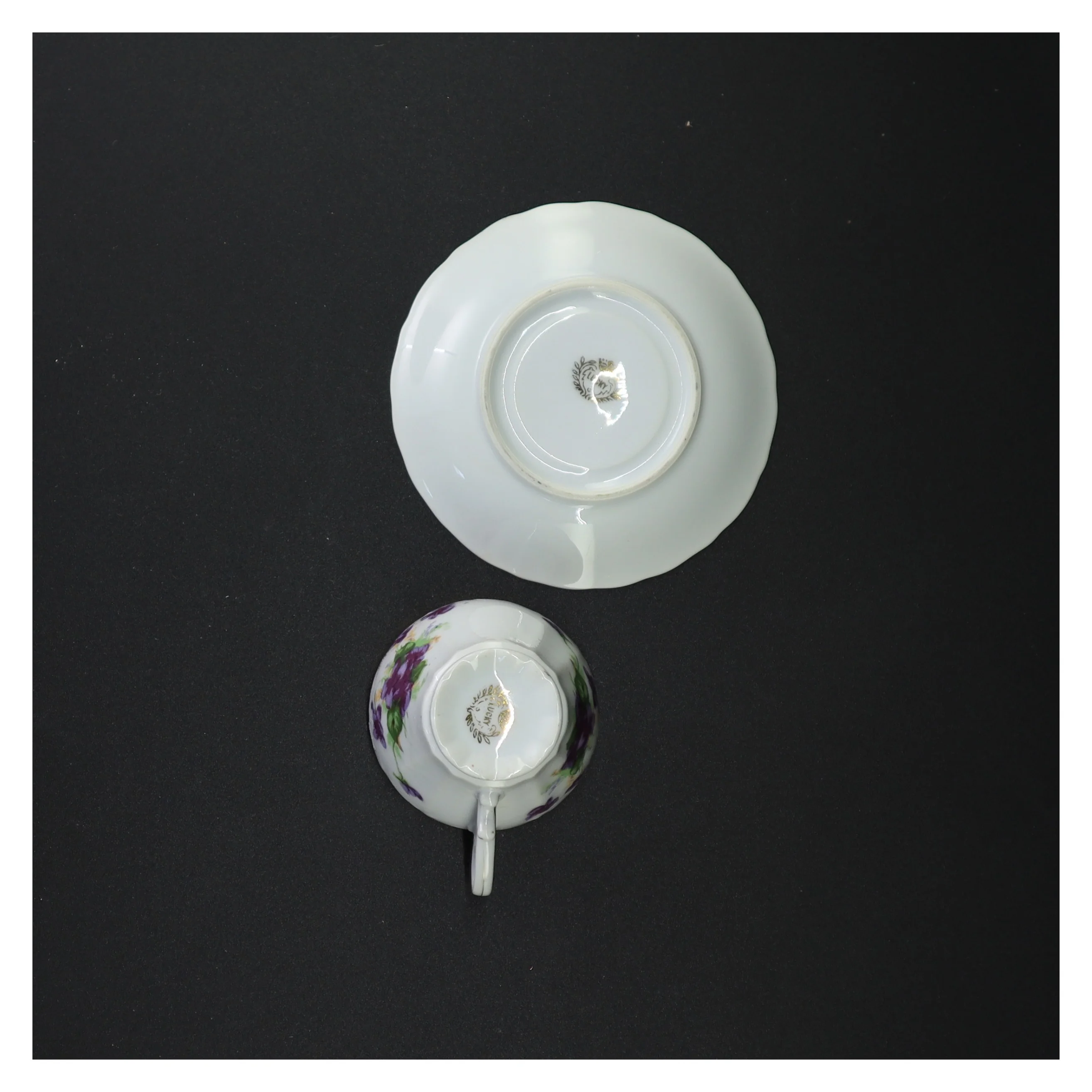 Porcelænste kop og underkop med blomstermotiver fra Lucky (str. 11 x 6 cm)