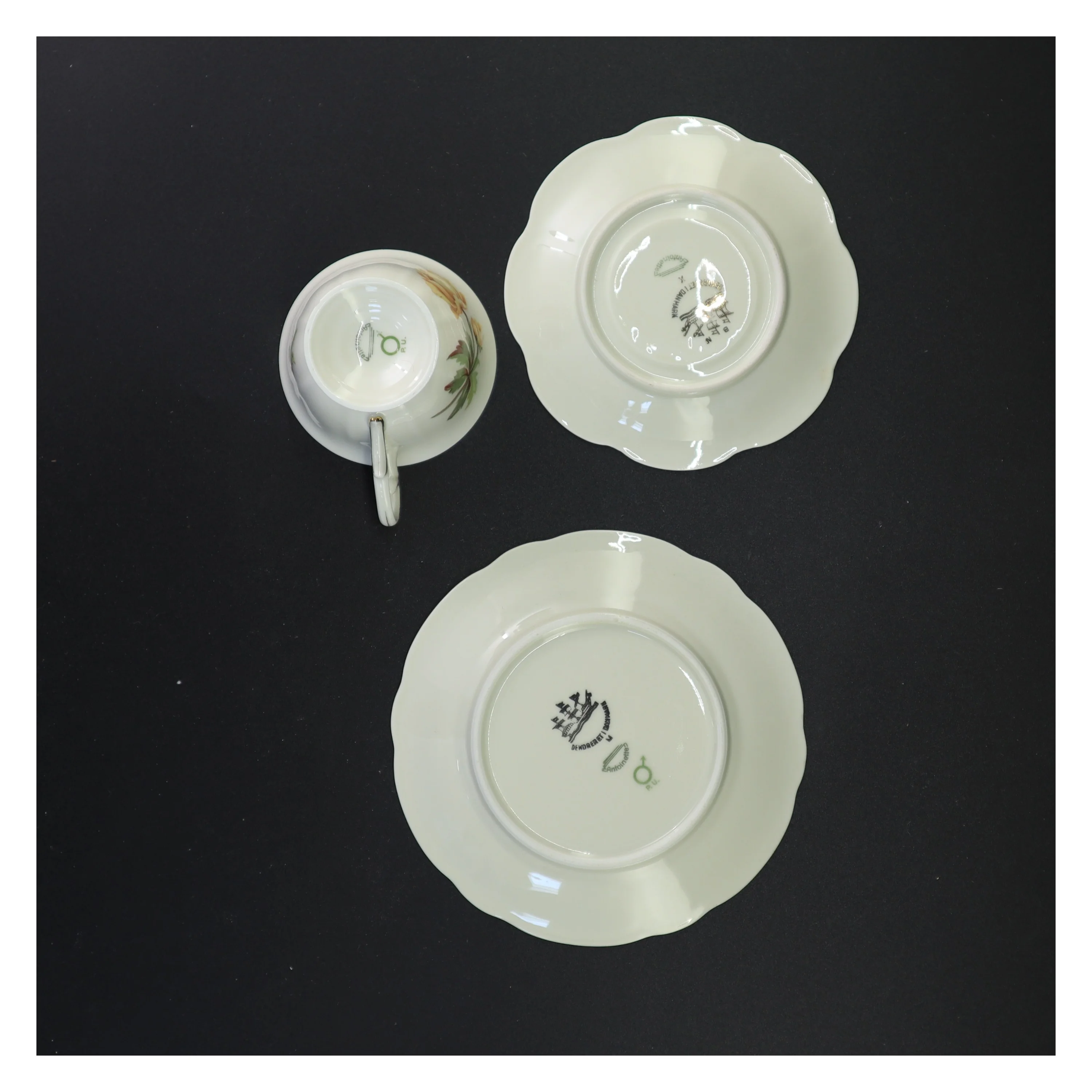 Porcelænskop og underkop fra Antoinette (str. 16 x 9 cm)