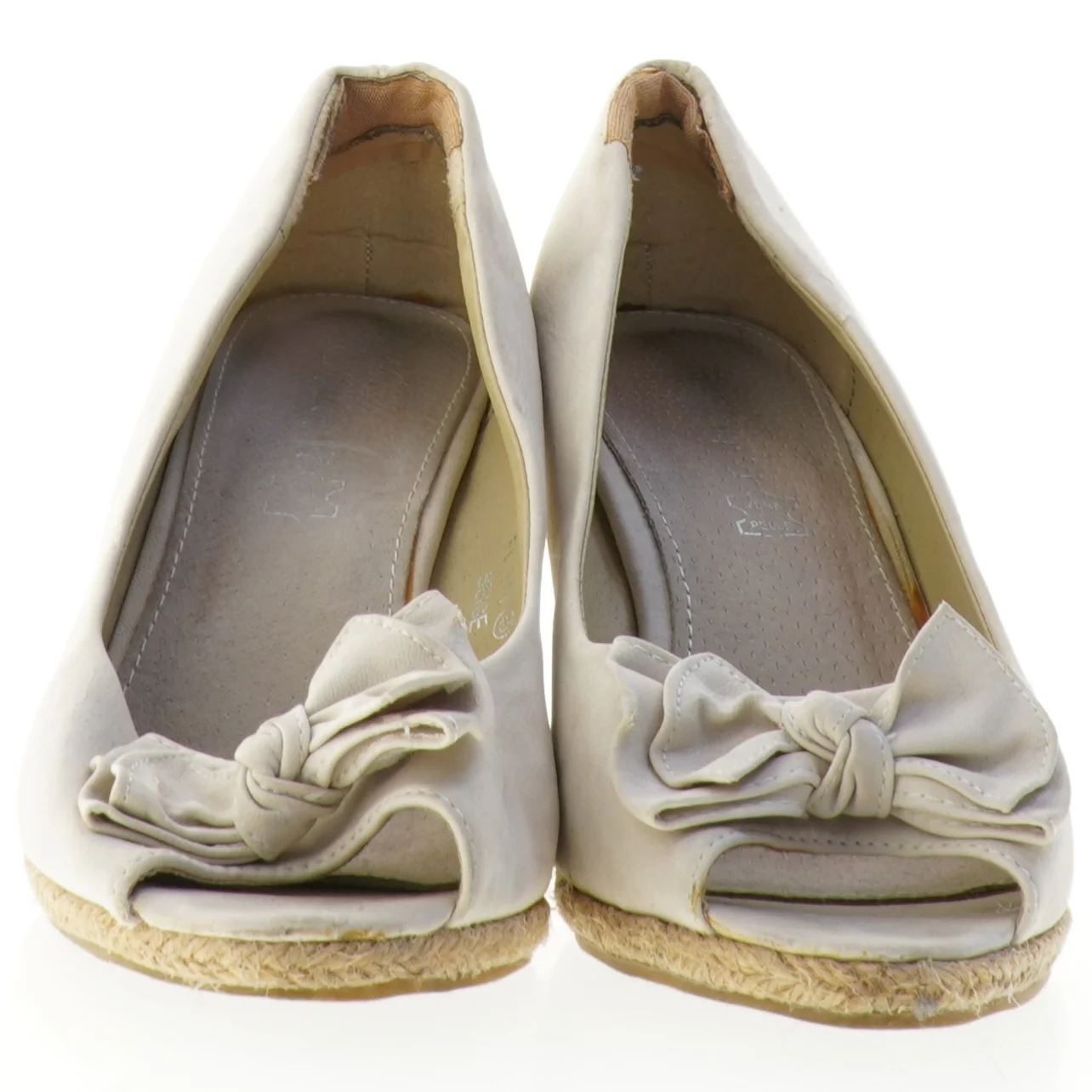 Beige kilehælsko med bånddetalje (str. 40)