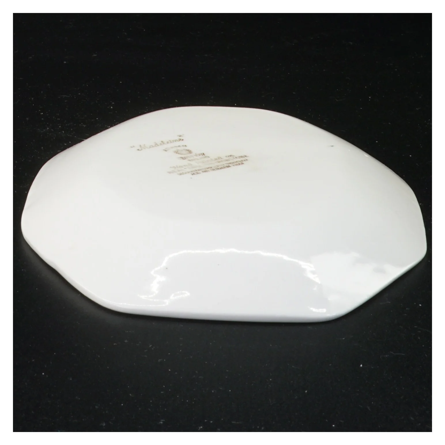 Porcelænsfad fra Adams (str. 20 x 15 cm)