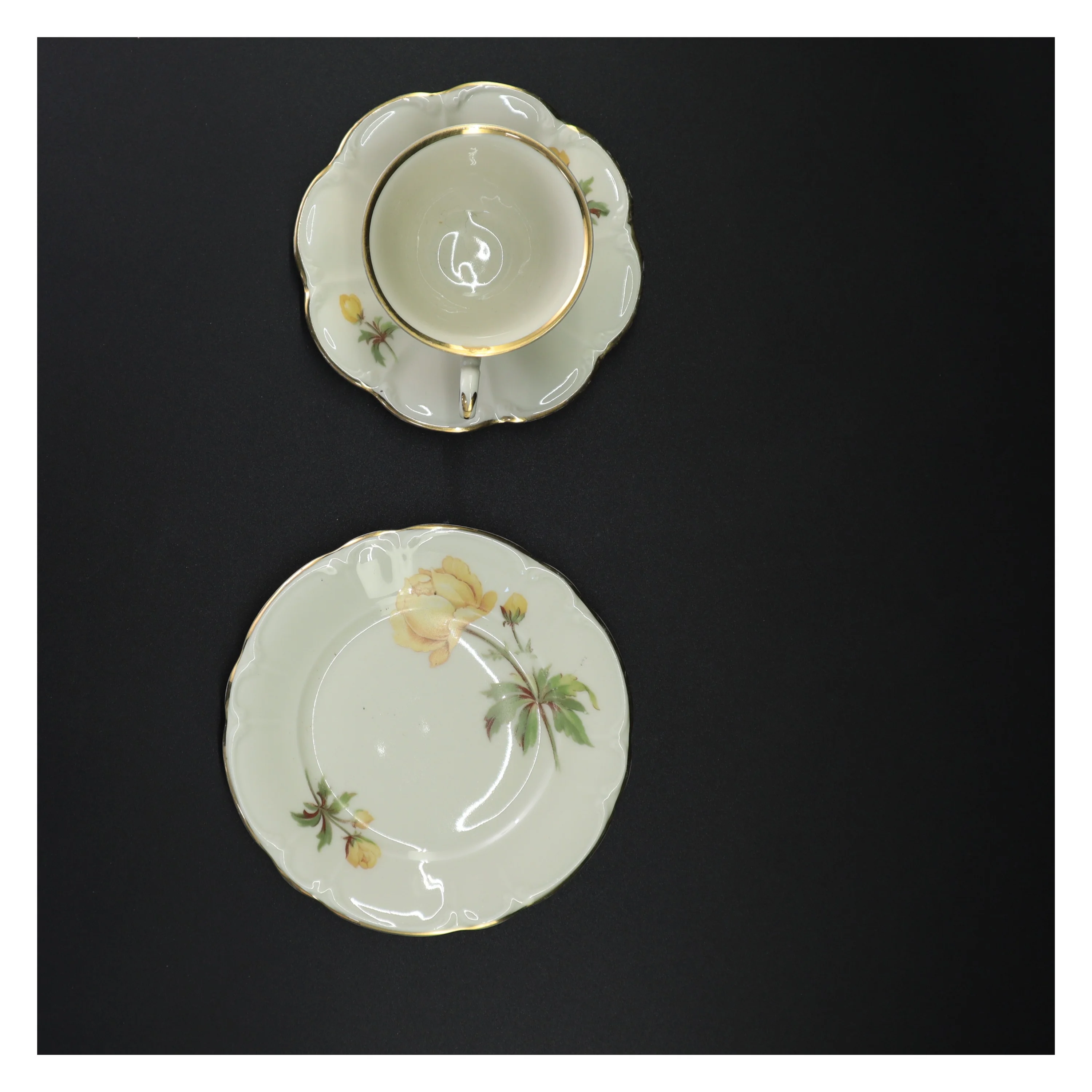 Porcelæn te sæt med blomstermotiv fra Antoinette (str. 16 x 9 cm)