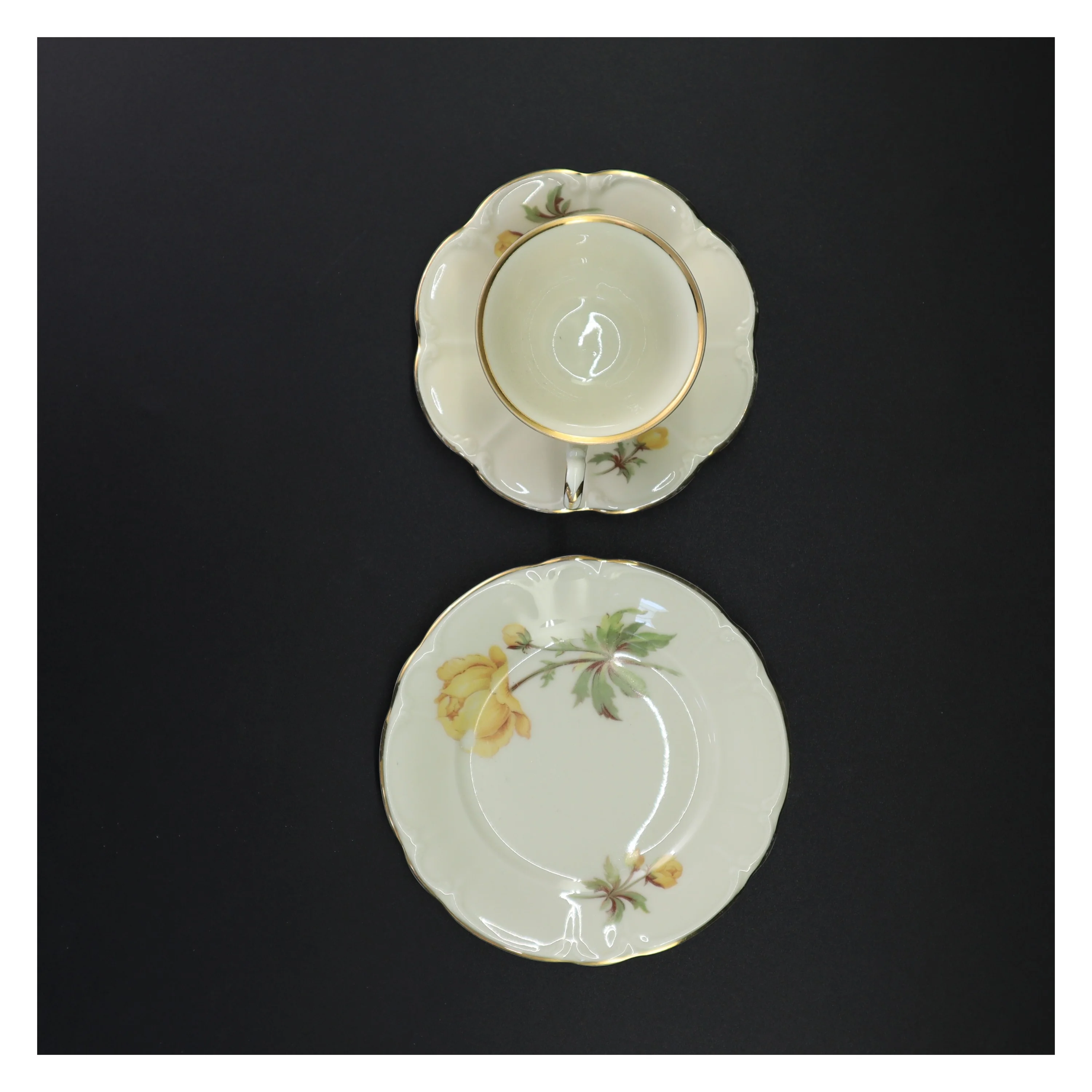 Porcelænskop og underkop med tallerken fra Antoinette (str. 16 x 9 cm)