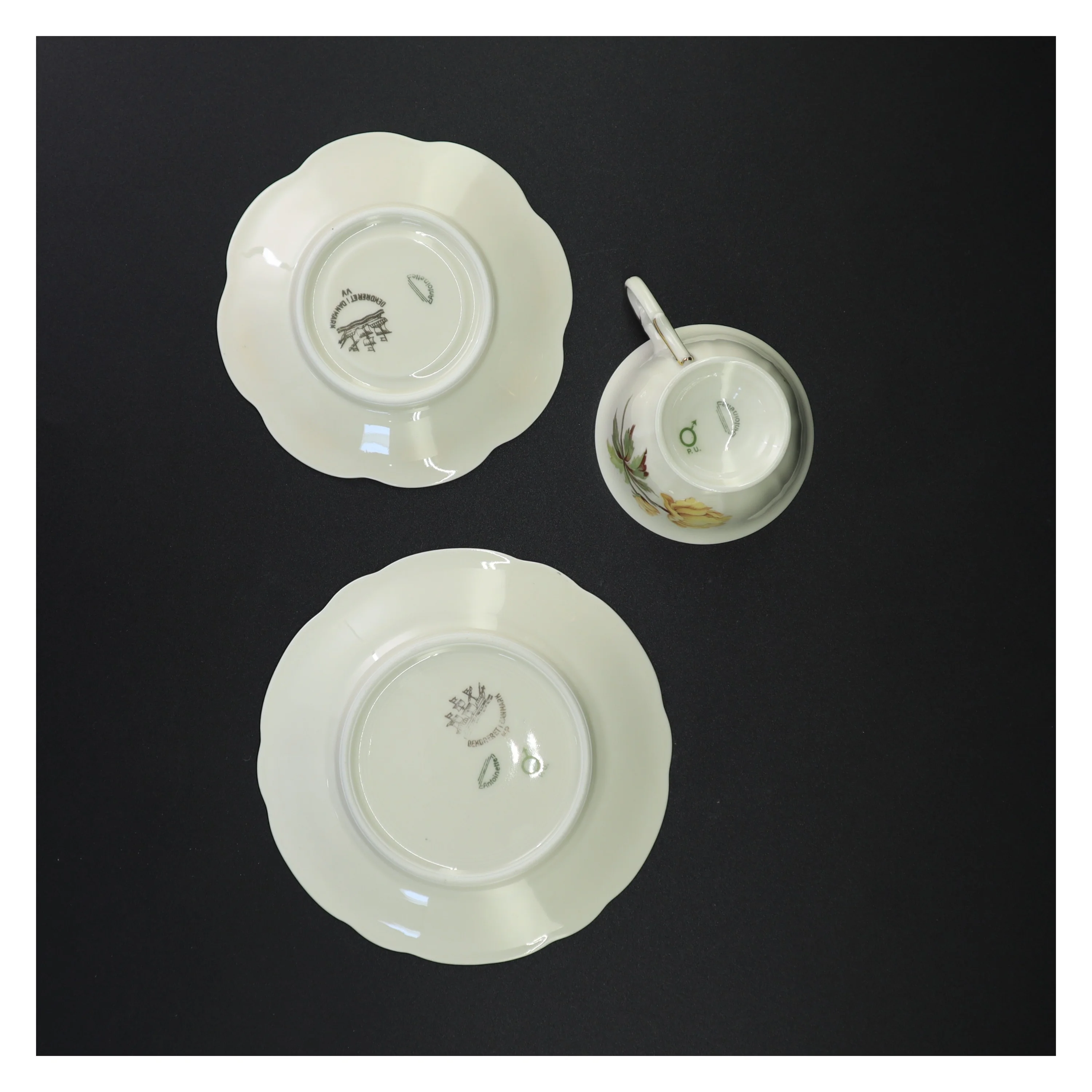 Porcelænskop og underkop med tallerken fra Antoinette (str. 16 x 9 cm)